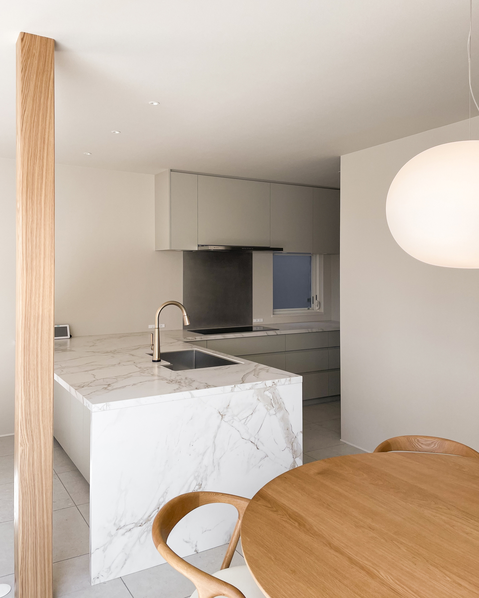 ジャパンディな美しいL型キッチン