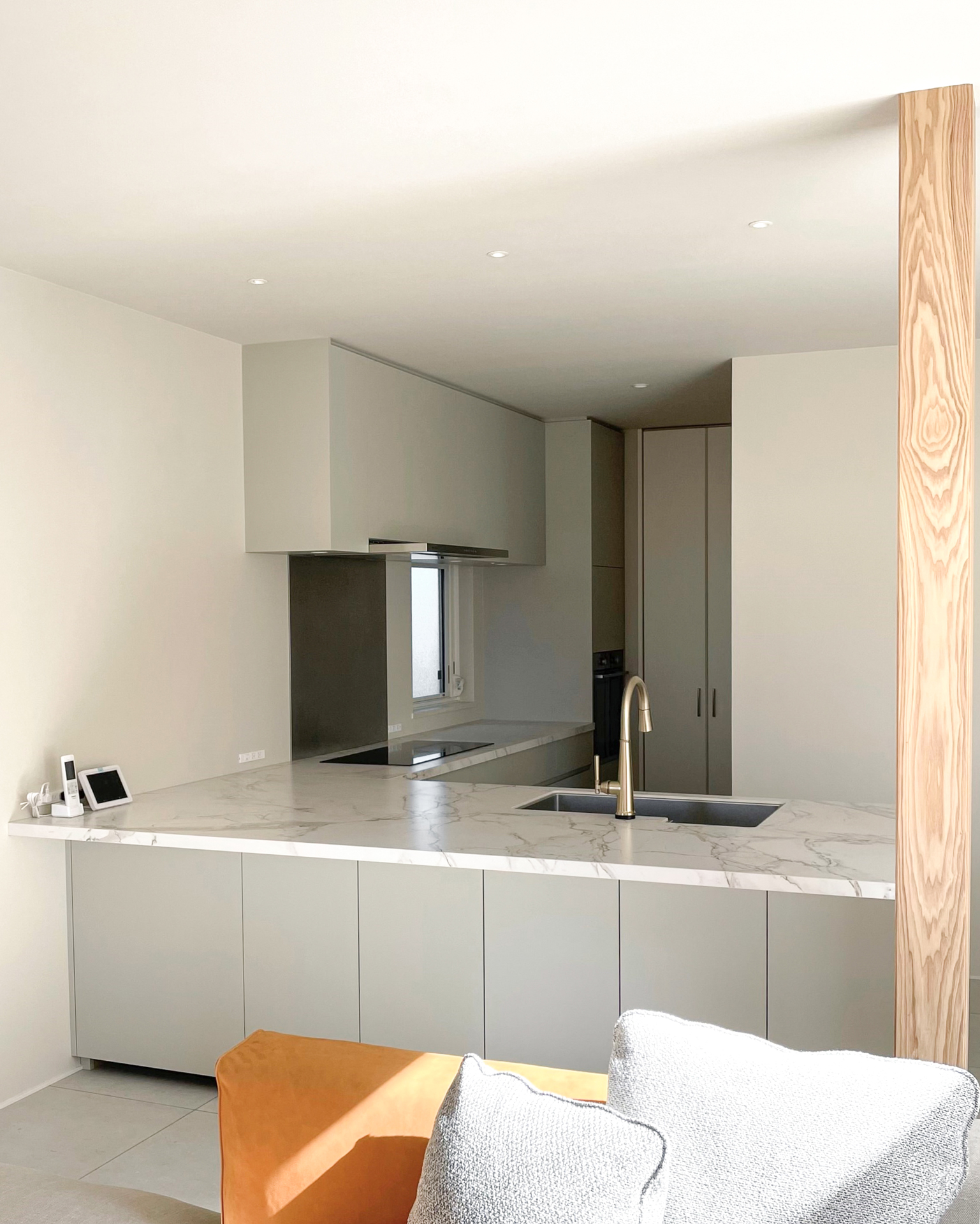 写真：ジャパンディな美しいL型キッチン