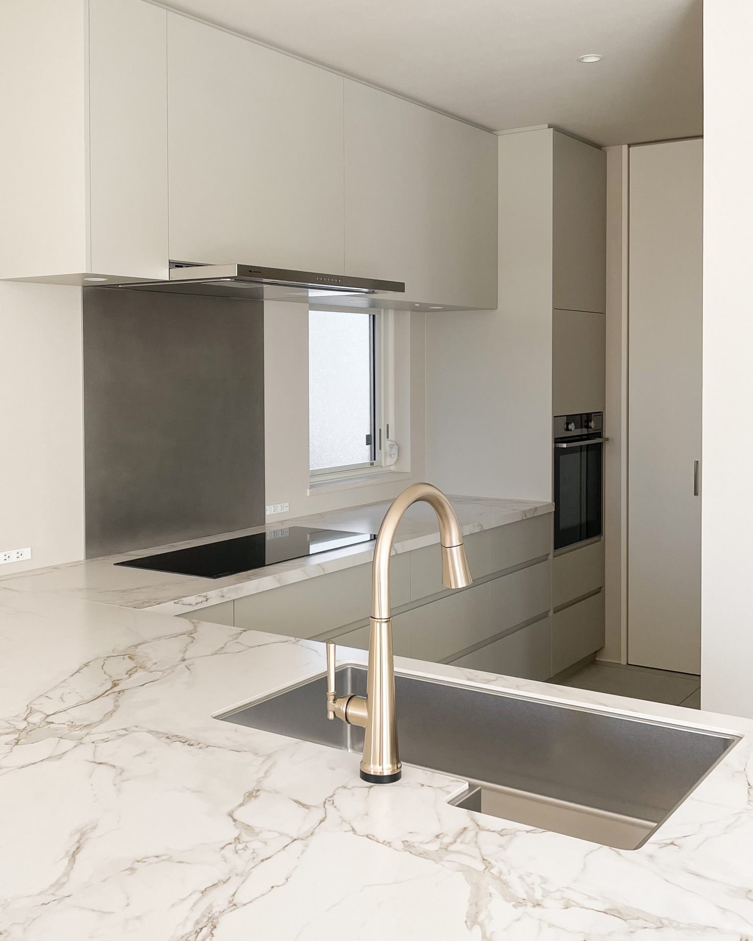 写真：ジャパンディな美しいL型キッチン