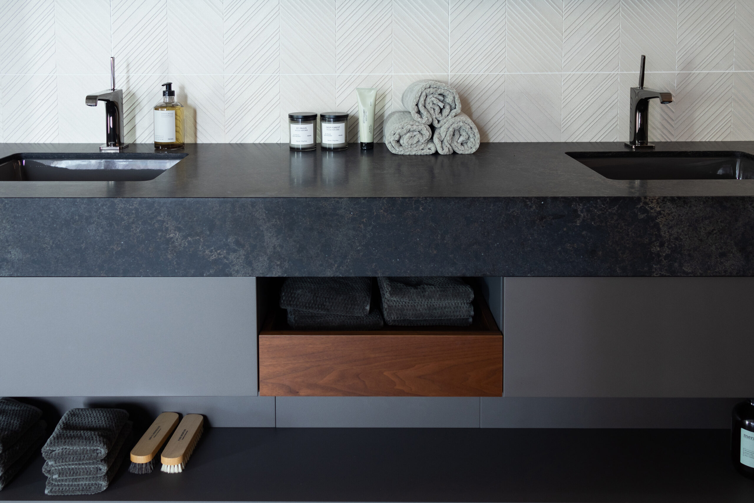 写真：洗練されたホテルライク洗面