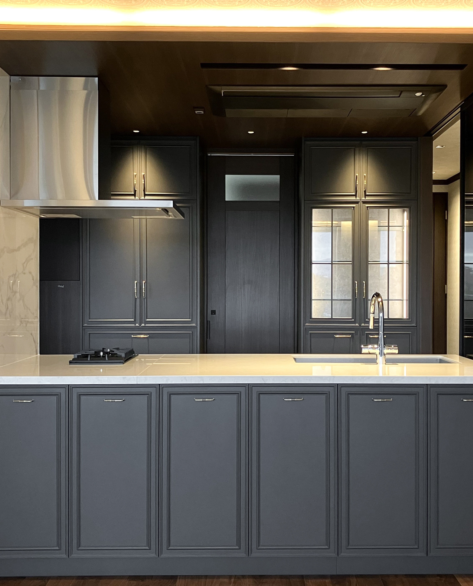 世界観を感じるクラシカルなキッチン