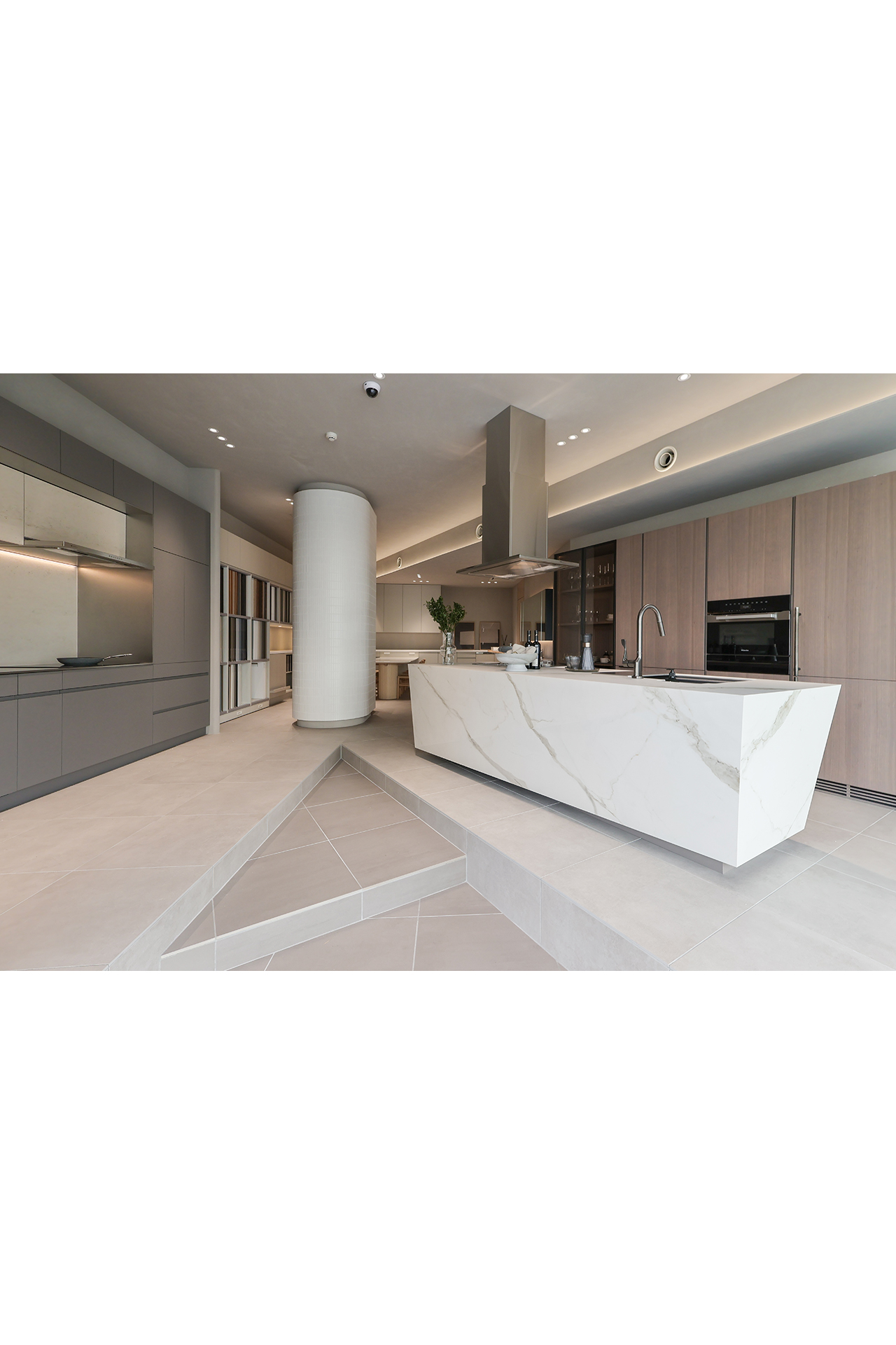 写真:デザインが際立つ、ラグジュアリーキッチン