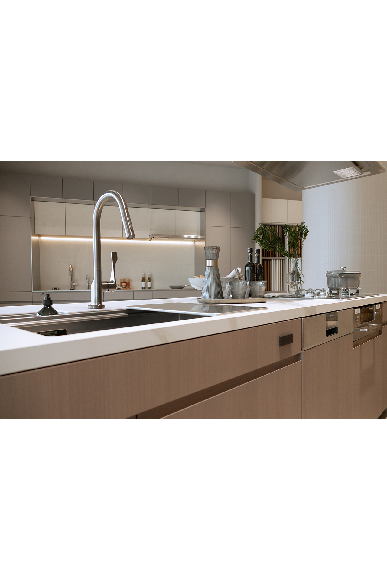 写真:デザインが際立つ、ラグジュアリーキッチン