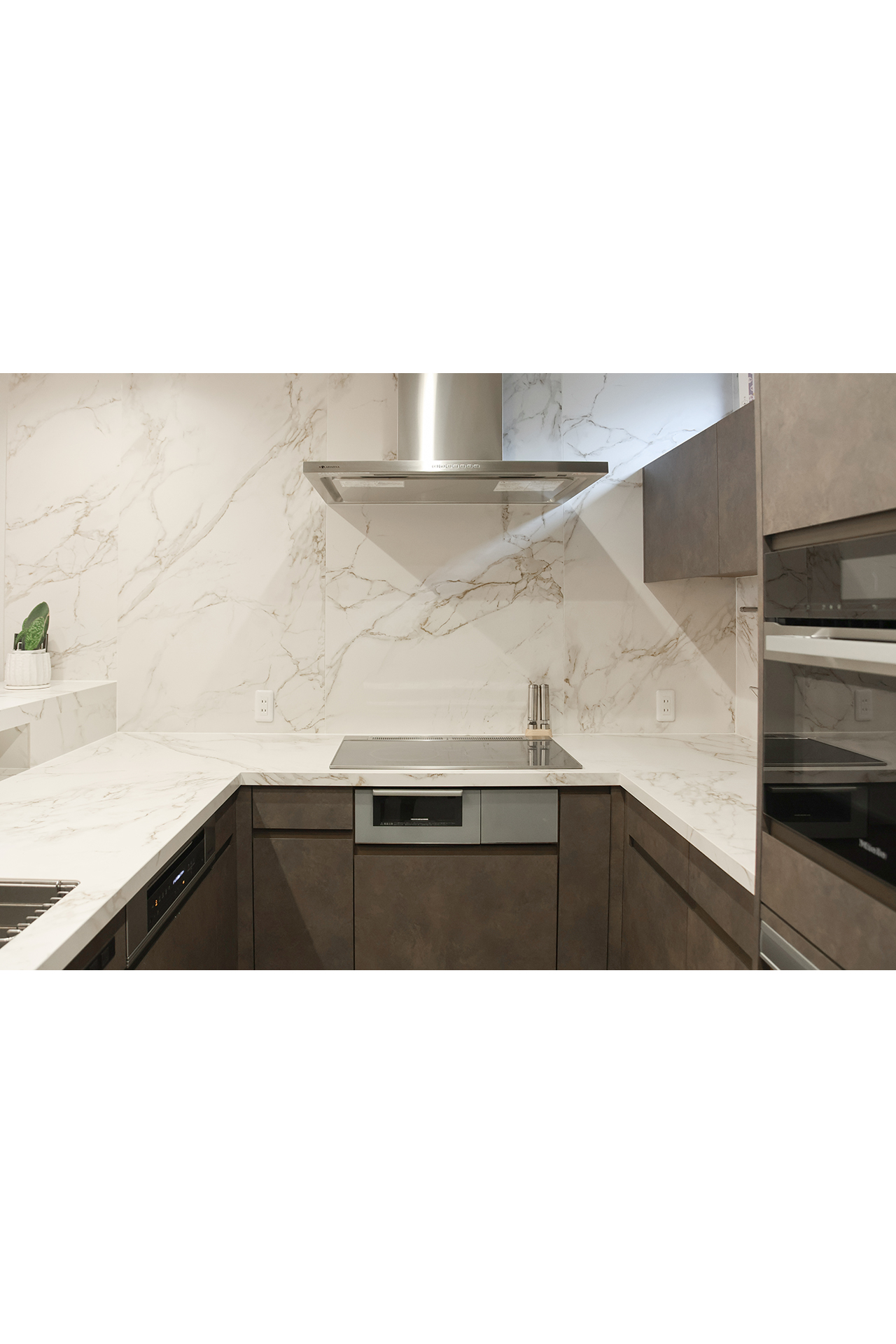 写真：グレージュで織りなすイタリアモダン