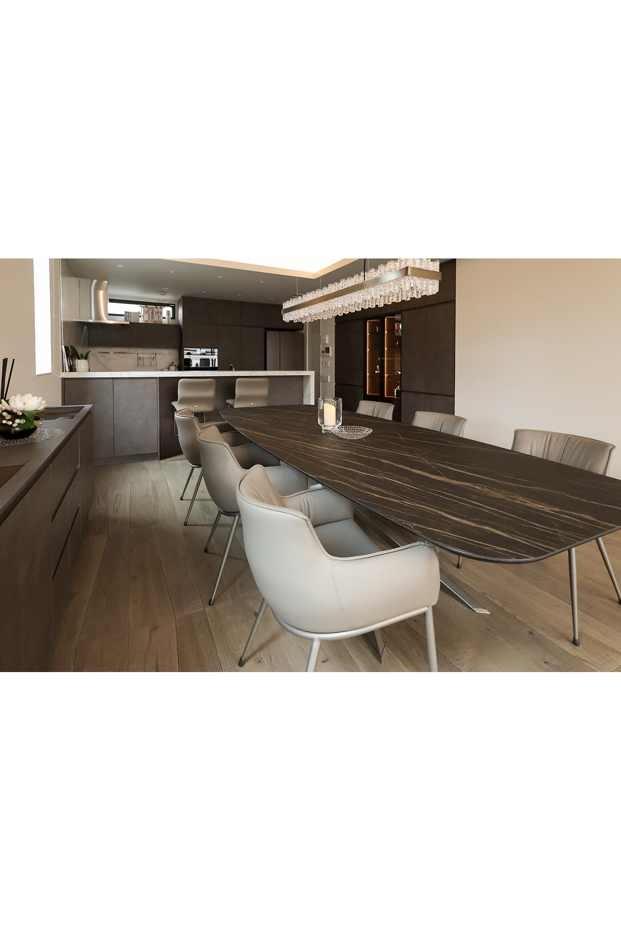 写真：グレージュで織りなすイタリアモダン