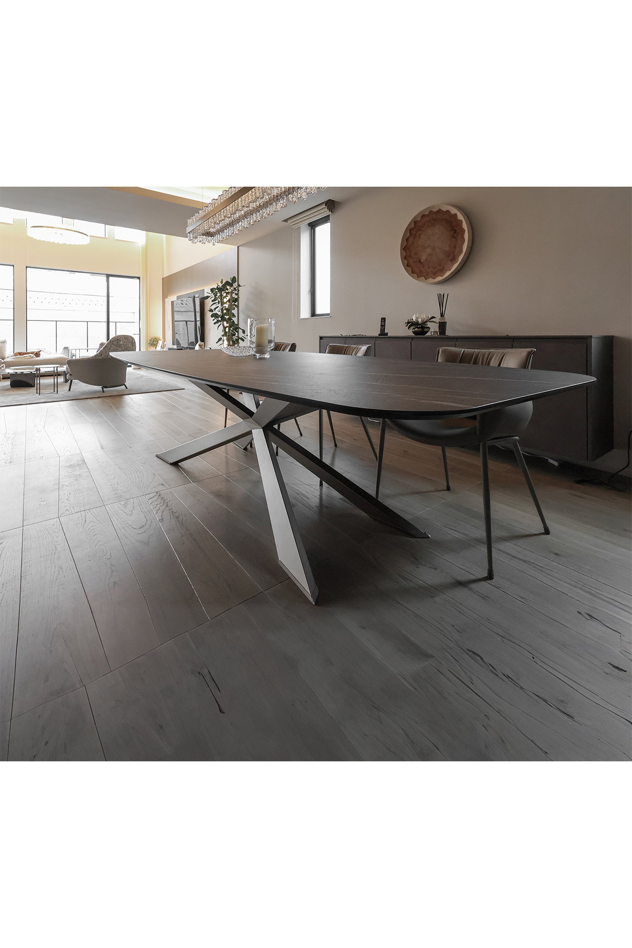 写真：グレージュで織りなすイタリアモダン