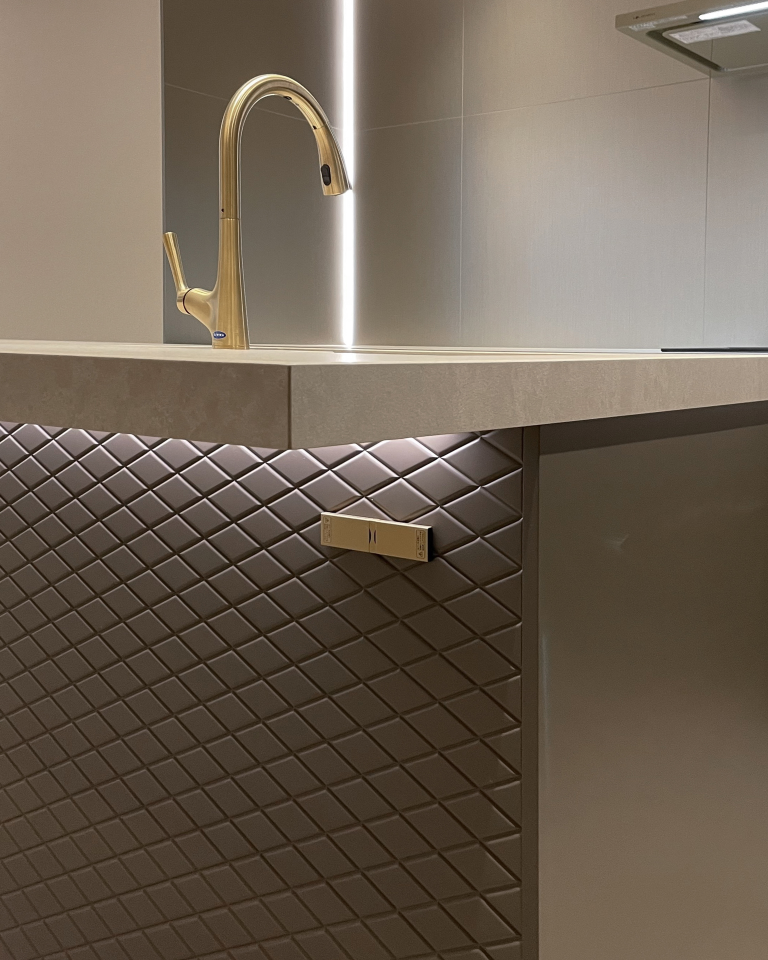 写真:ゴールドが映える華やかな上質空間