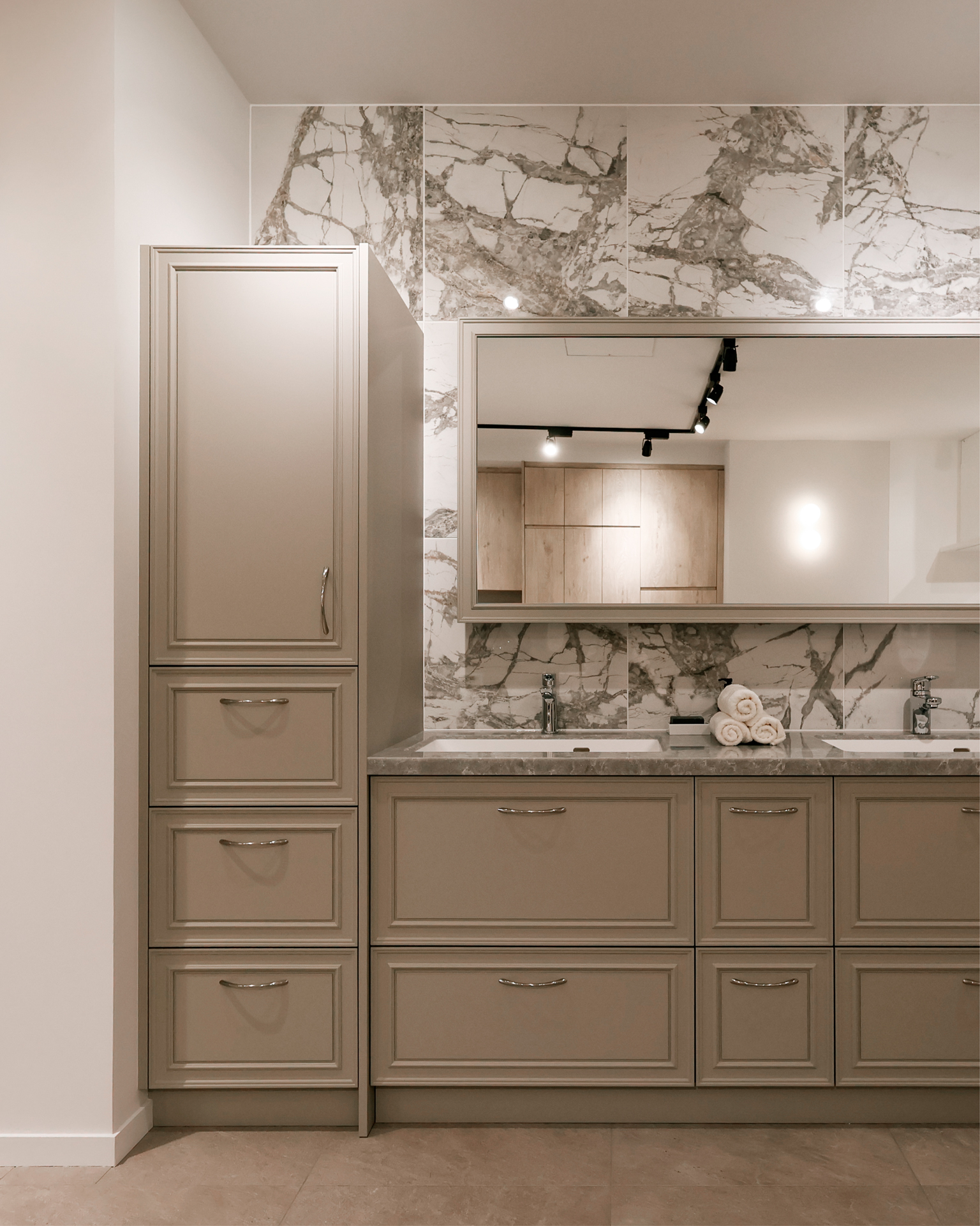 ニュアンスを感じる、エレガントな洗面空間