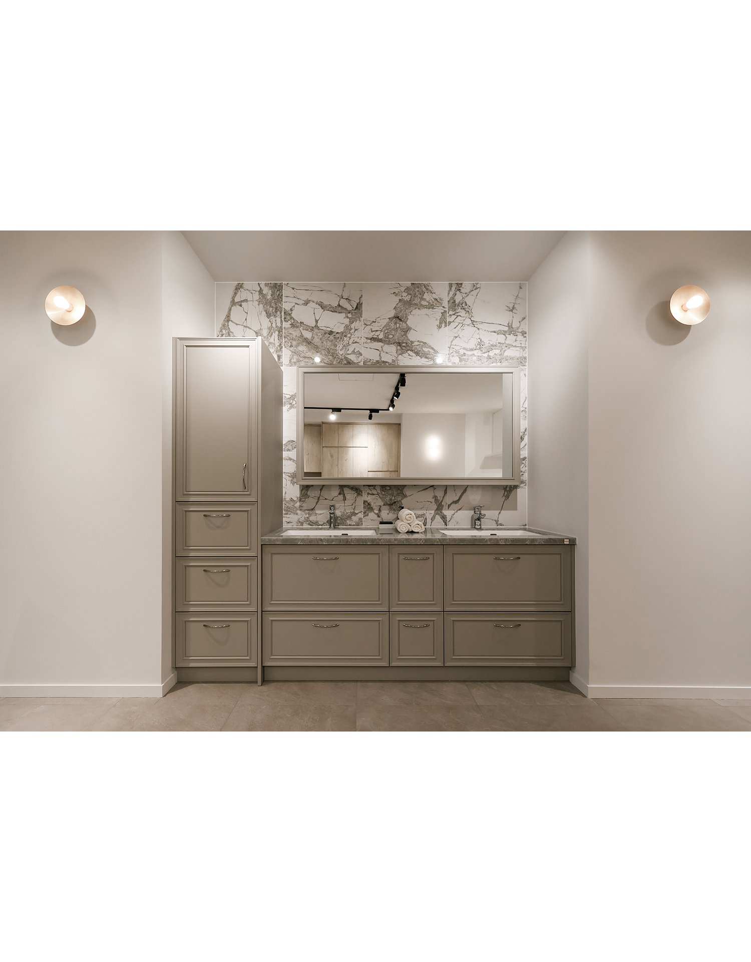 写真：ニュアンスを感じる、エレガントな洗面空間