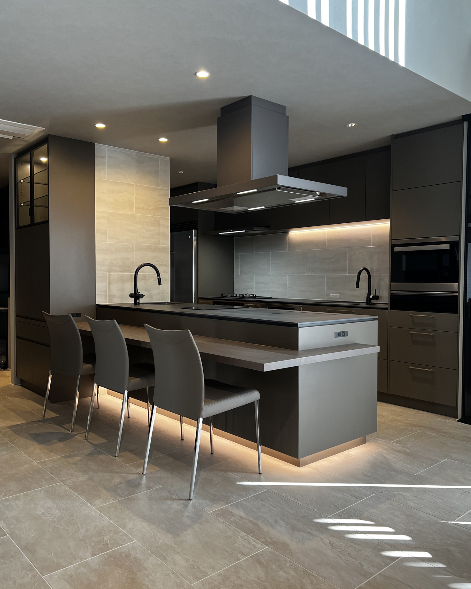 キッチンが中心の上質な暮らし