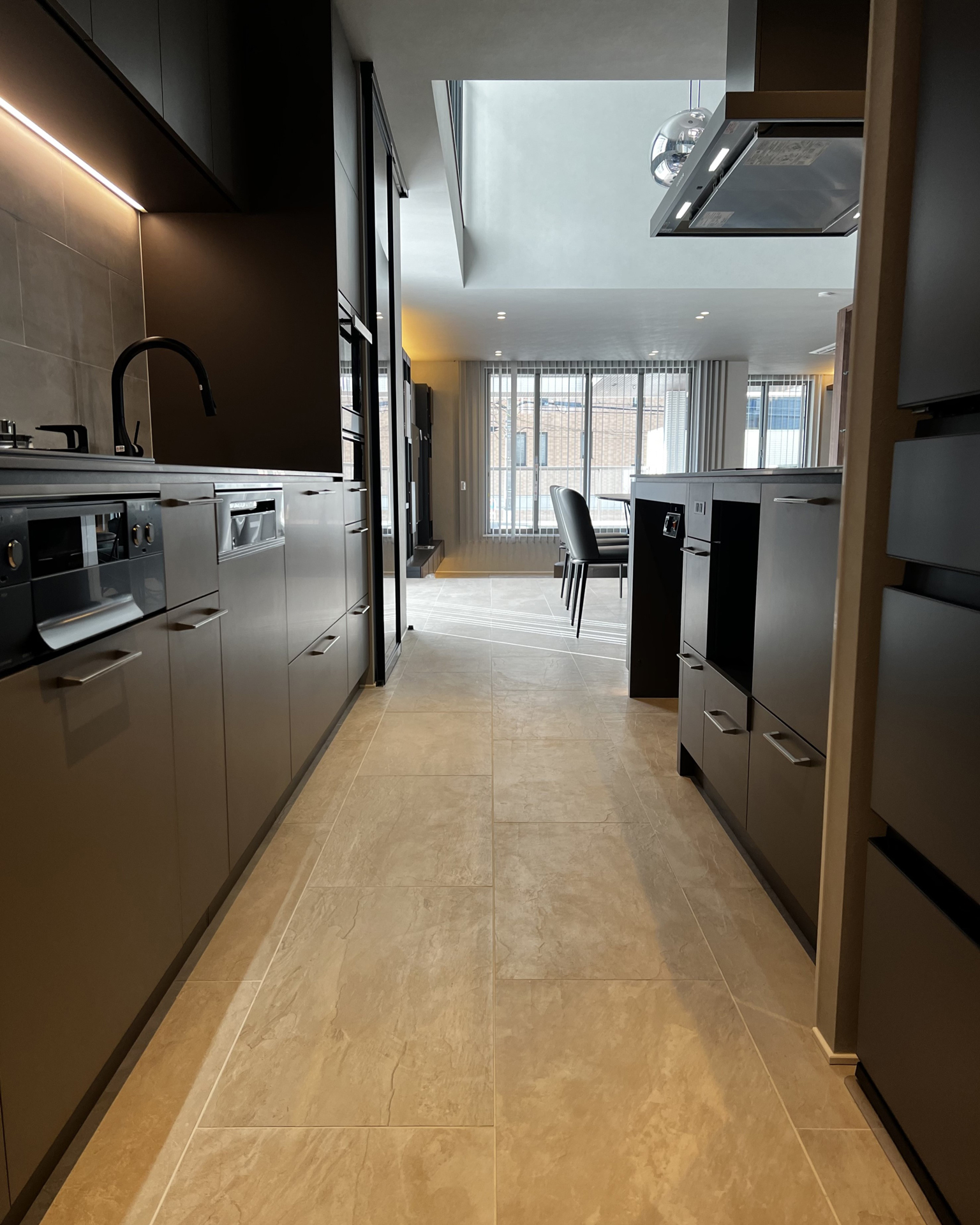 写真:キッチンが中心の上質な暮らし