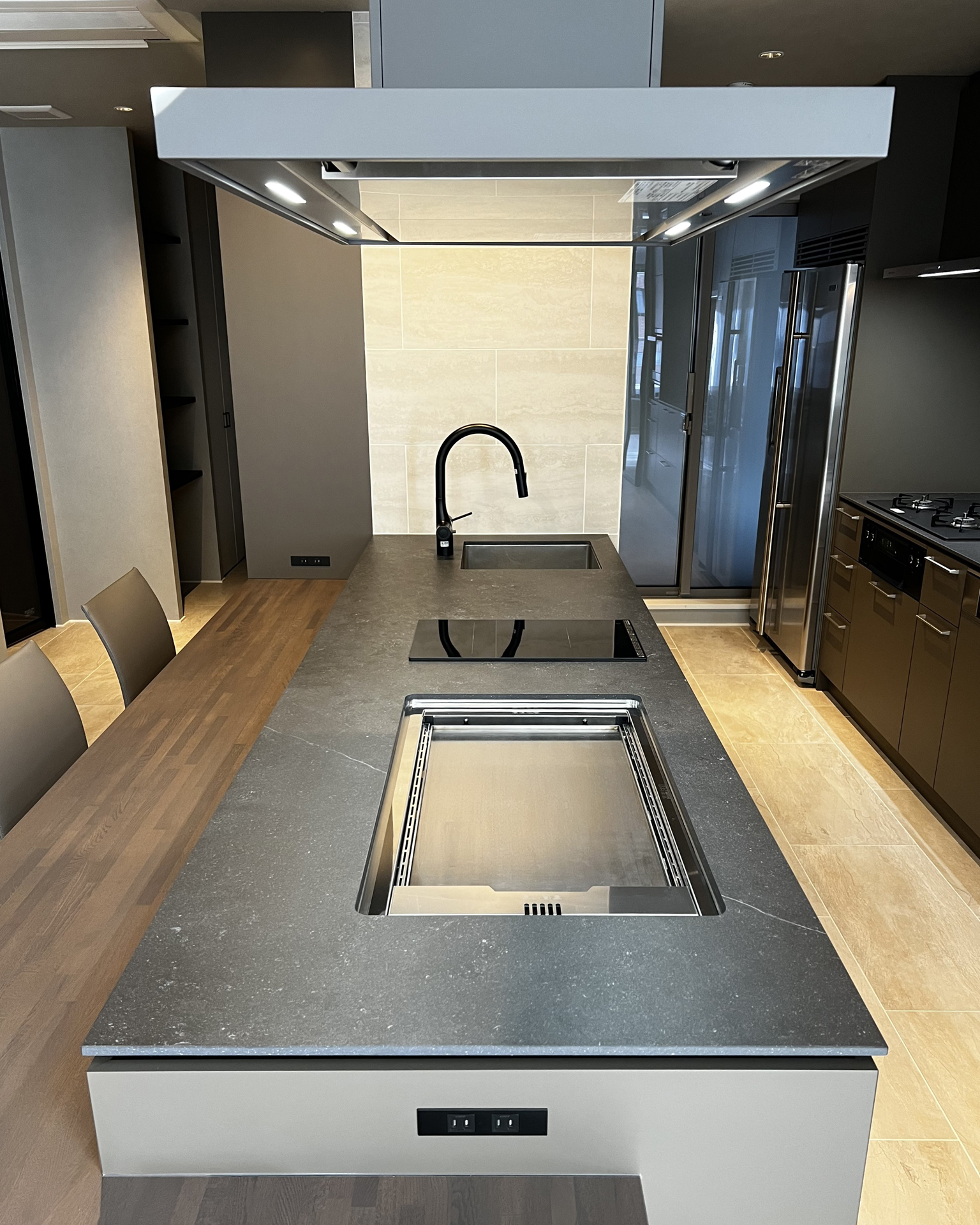 写真:キッチンが中心の上質な暮らし