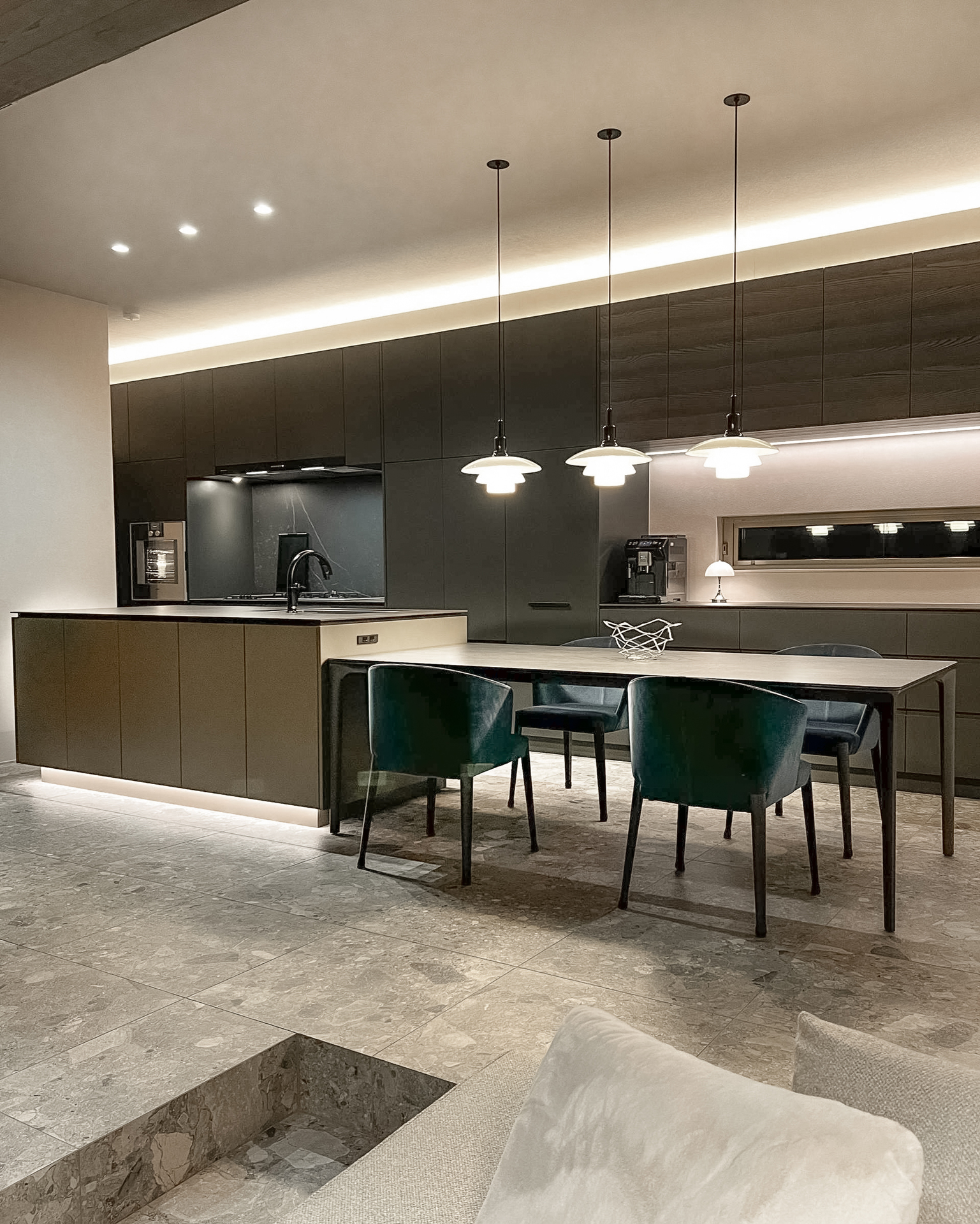 インテリアと響きあうシックなキッチン