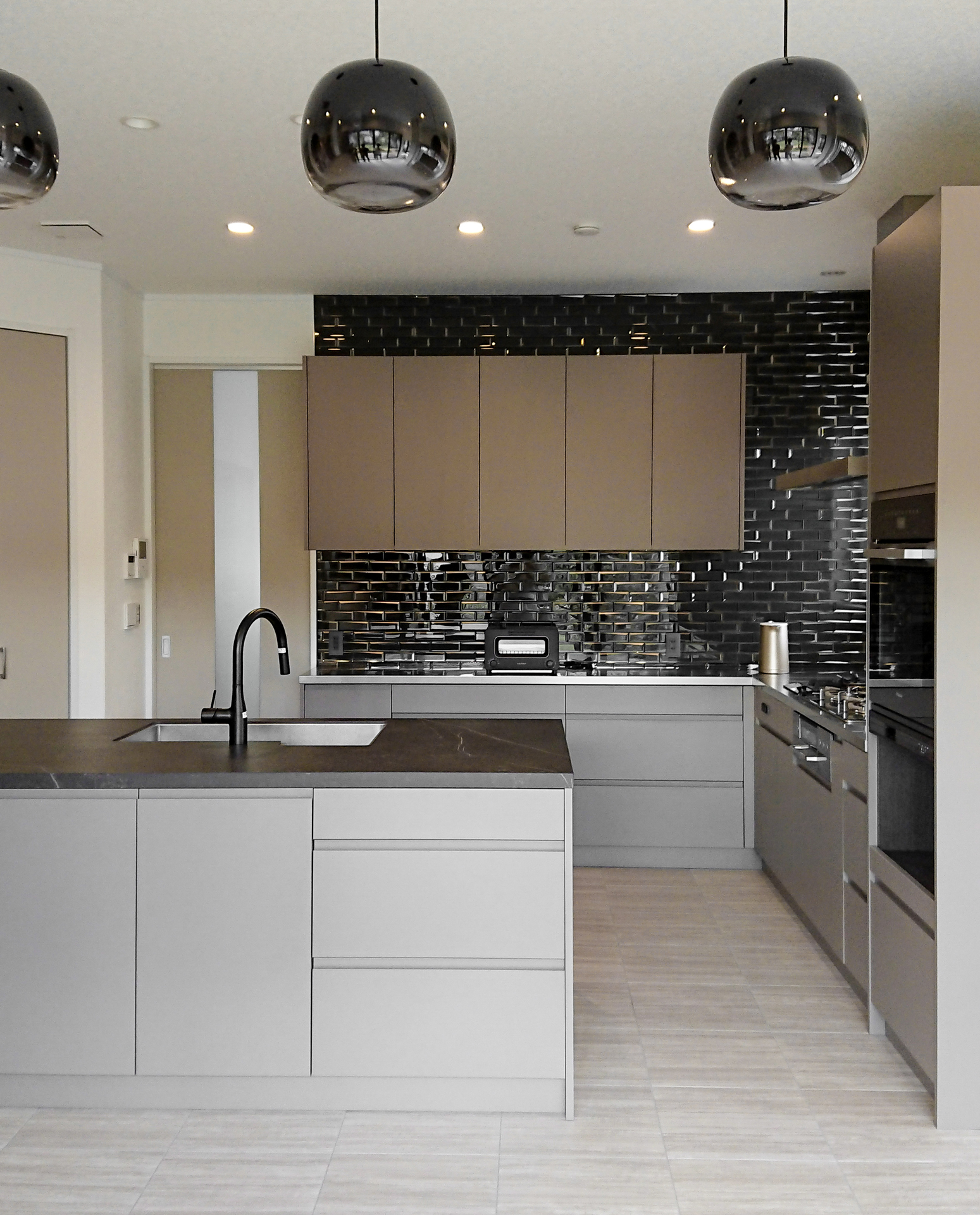 計算された調理動線のモダンスタイル