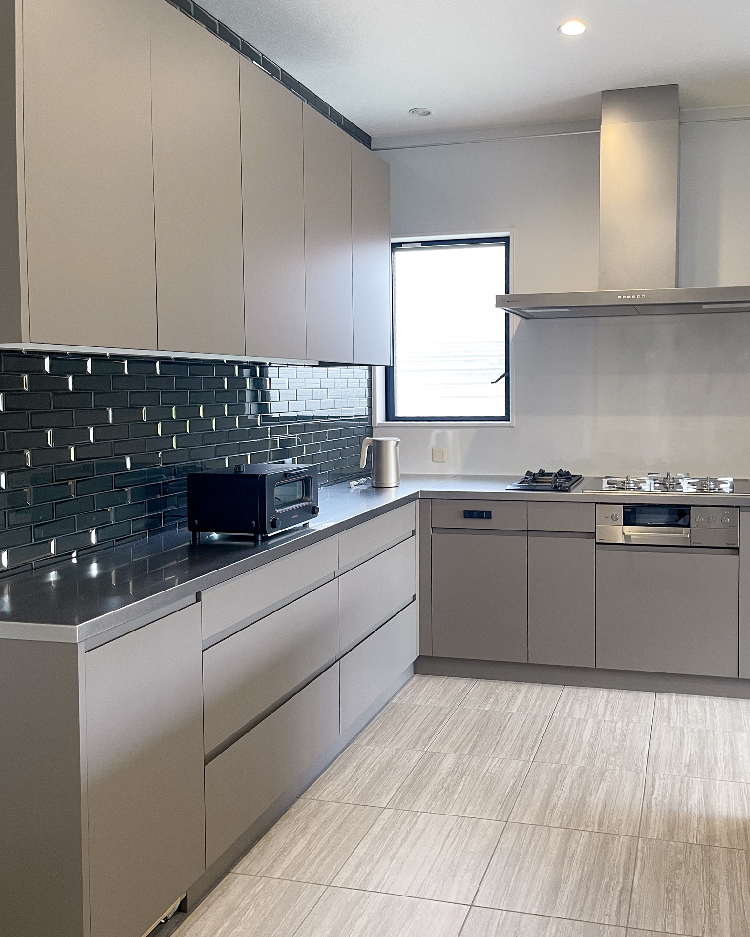 写真:計算された調理動線のモダンスタイル