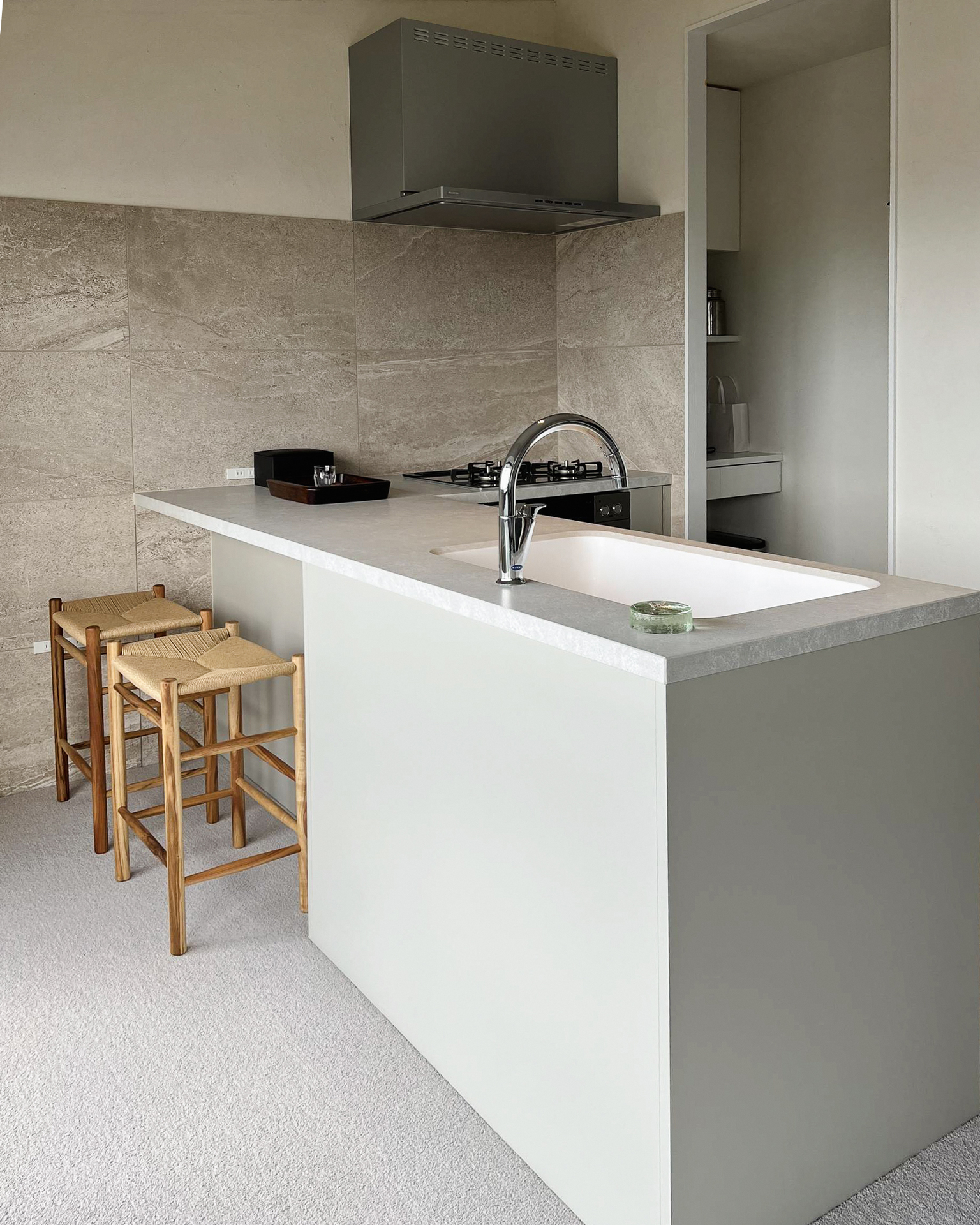 ジャパンディな美しいL型キッチン