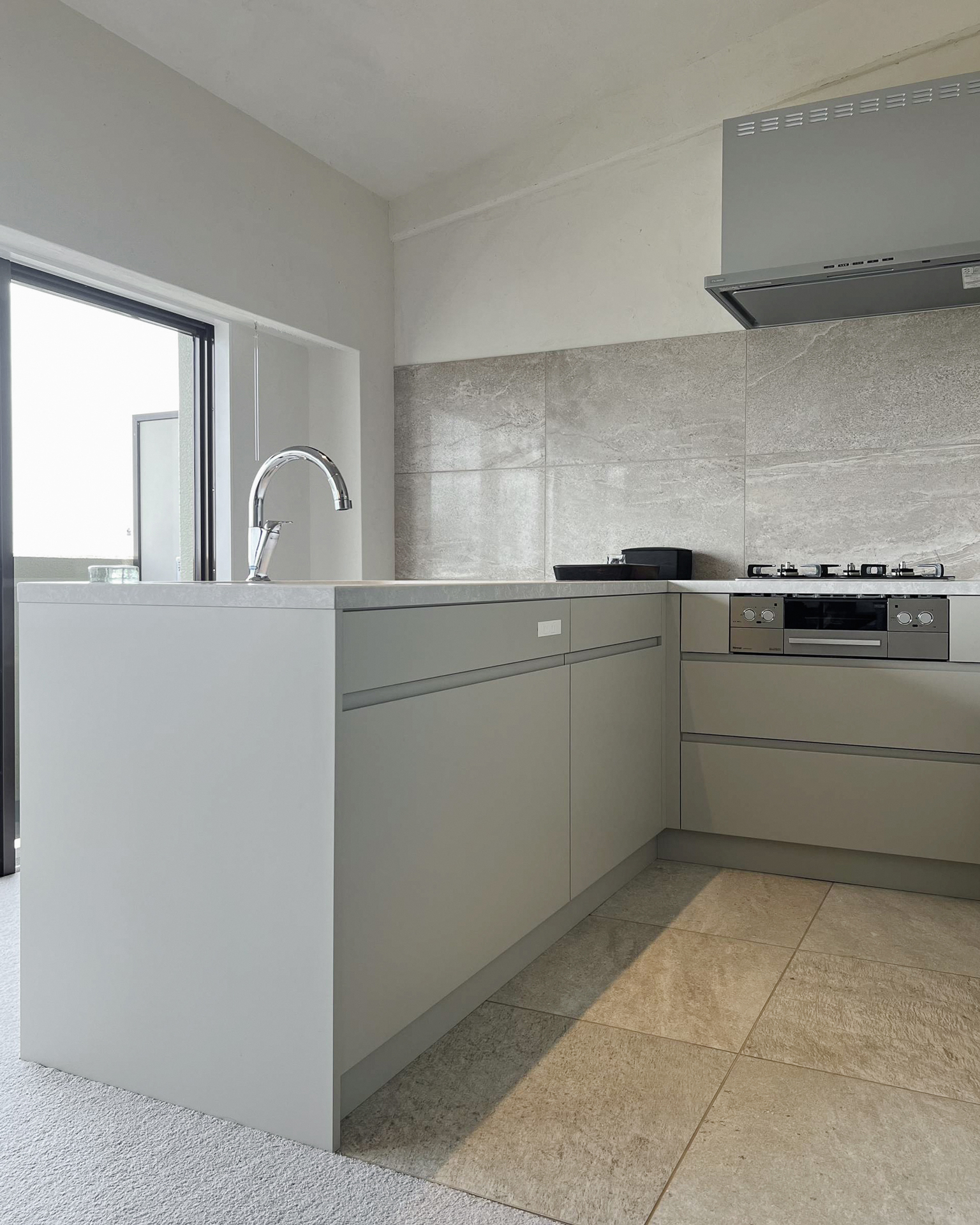 写真:ジャパンディな美しいL型キッチン