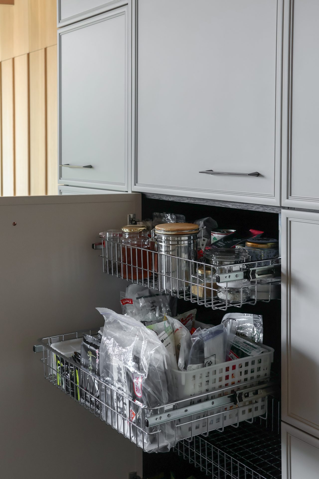 写真:やさしい光に包まれた景色のようなキッチン