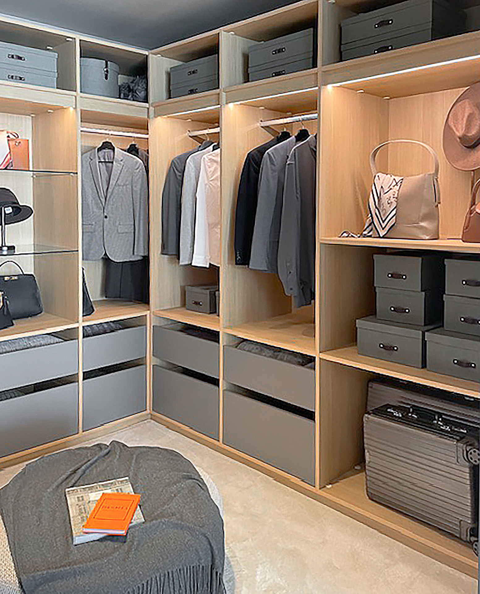 写真：お気に入りに囲まれるプライベート空間