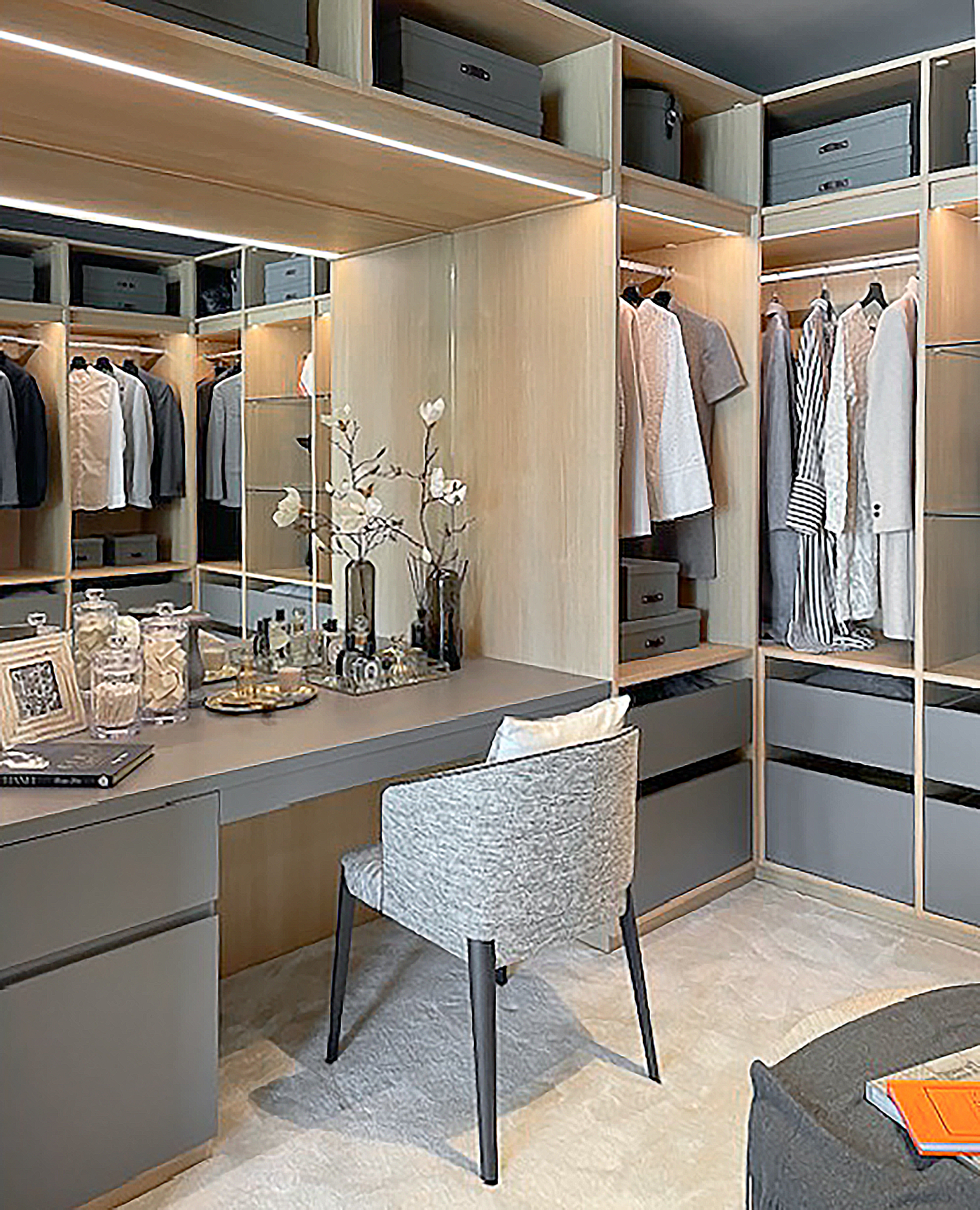 写真：お気に入りに囲まれるプライベート空間