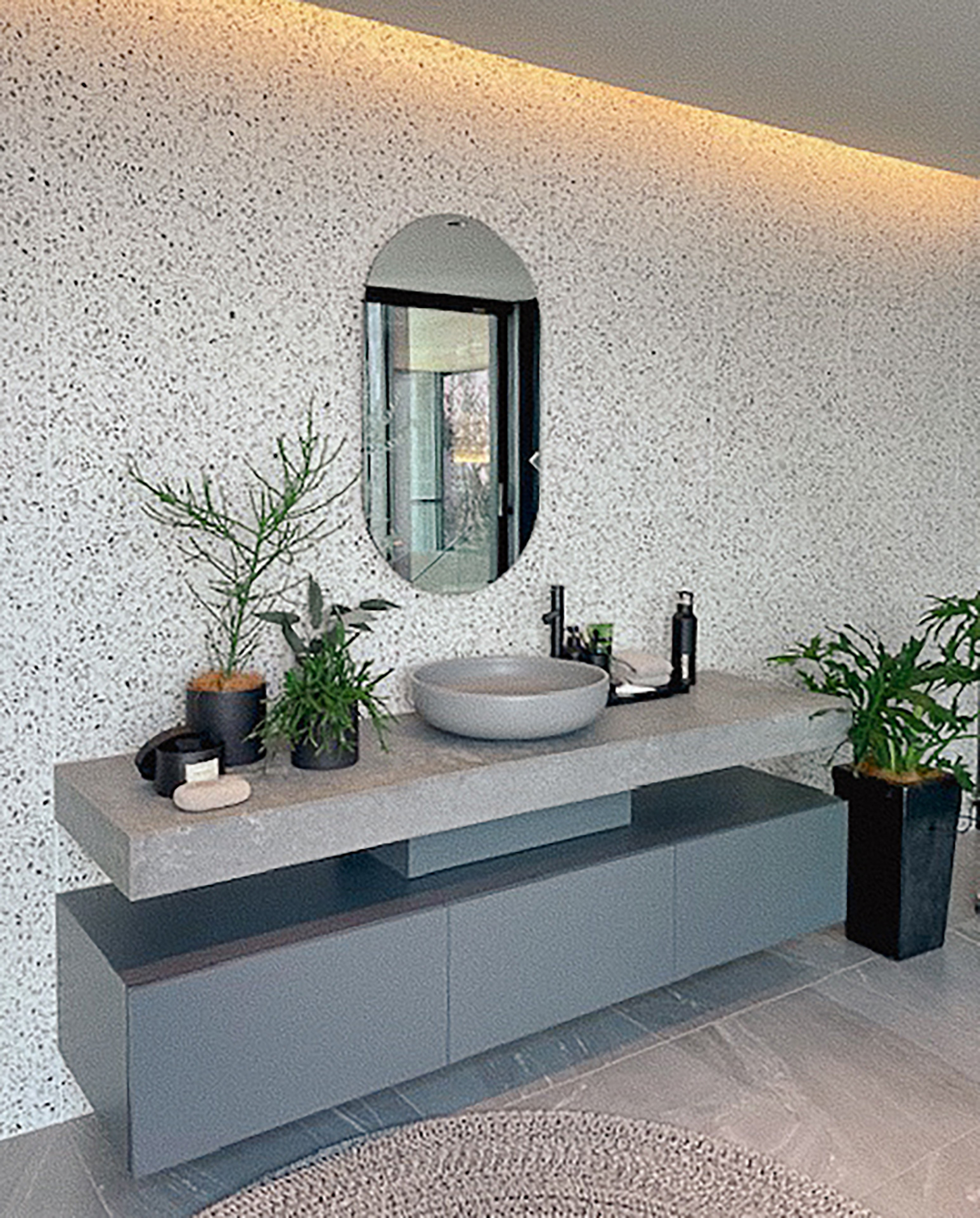 浮遊感を感じるボタニカルな空間