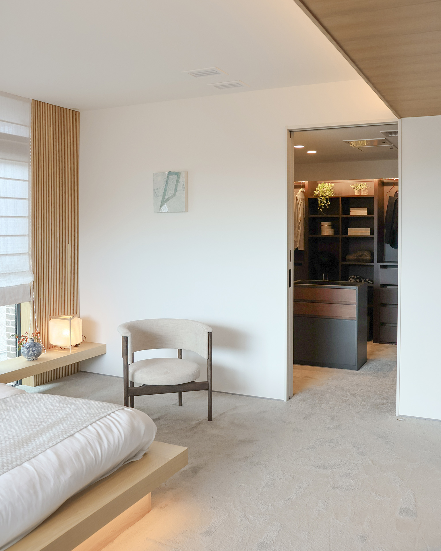 写真：上質に整うクローゼット空間