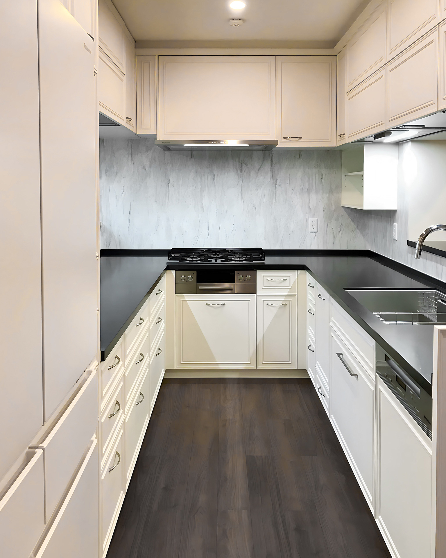 写真:海外のキッチンのようなコの字型プラン