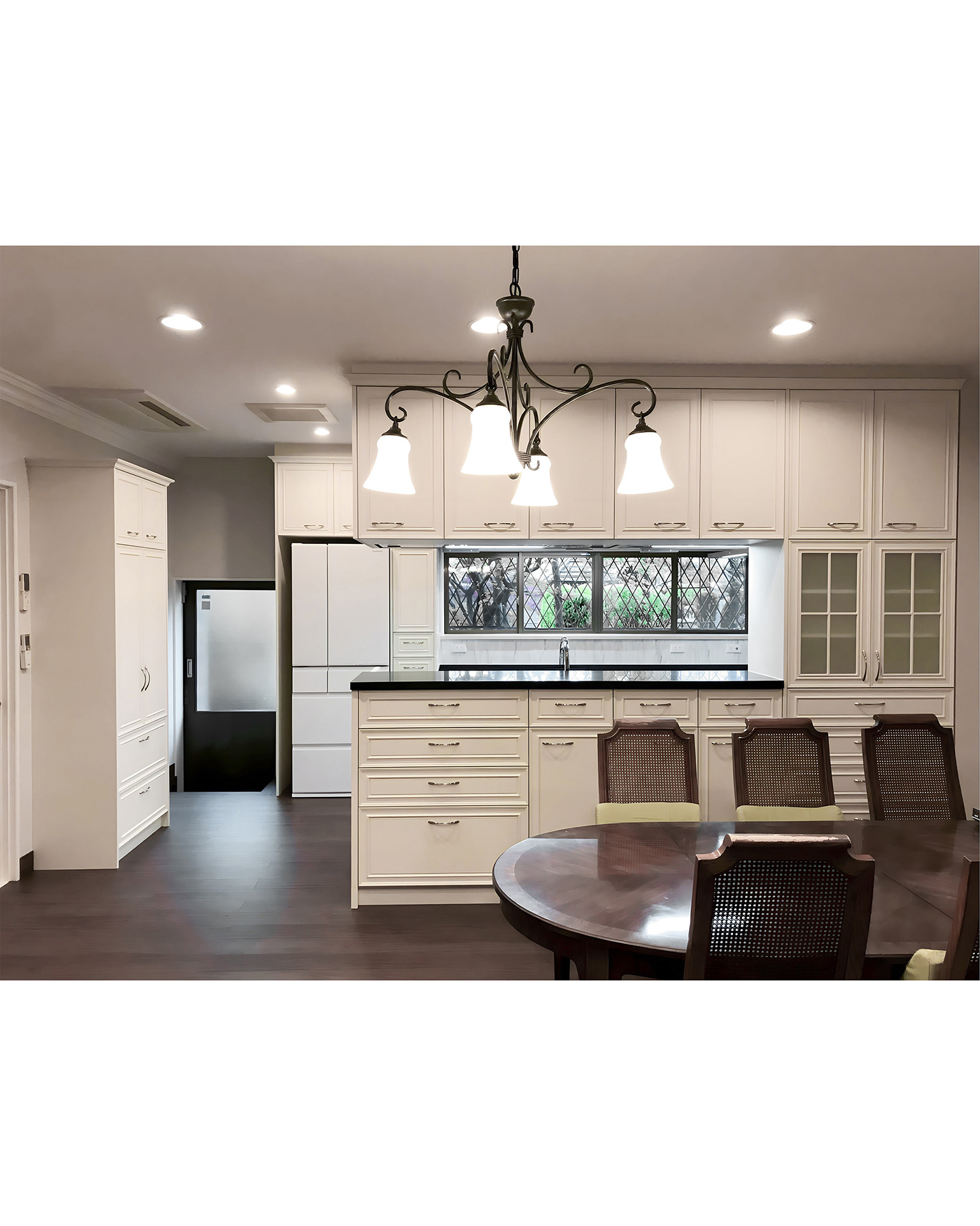 写真:海外のキッチンのようなコの字型プラン