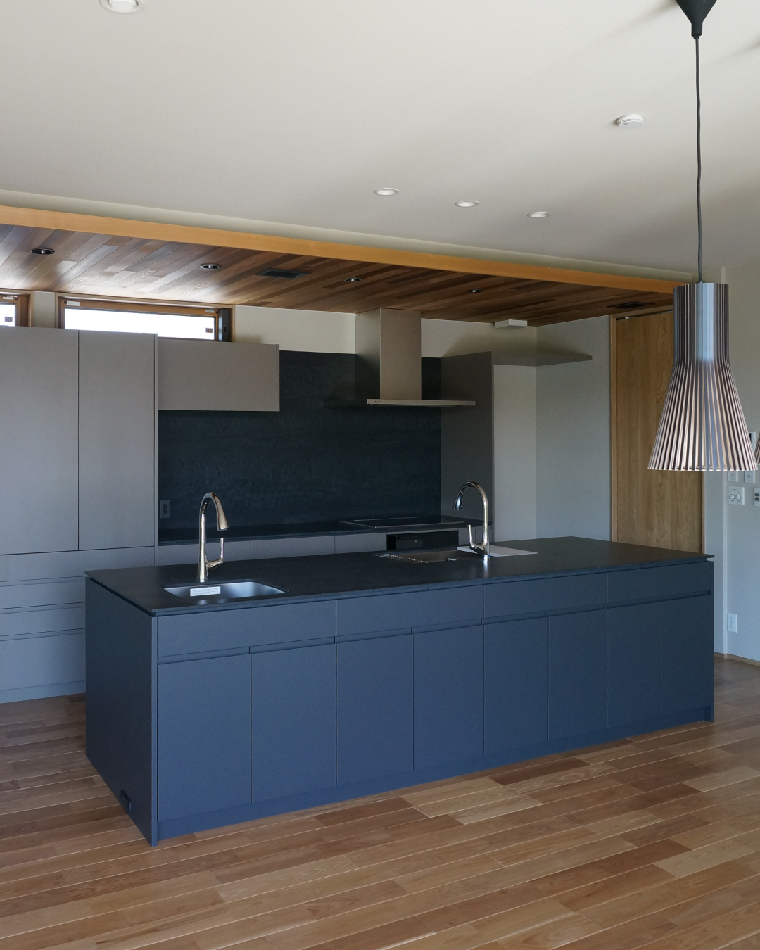 写真：暮らし方が広がる和モダンキッチン