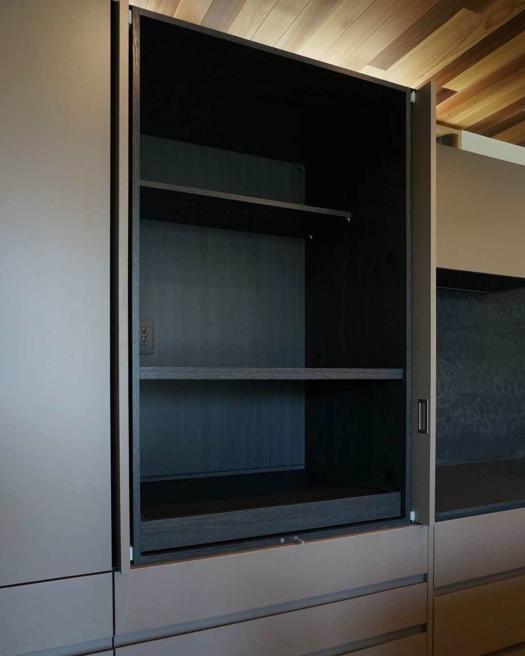 写真：暮らし方が広がる和モダンキッチン