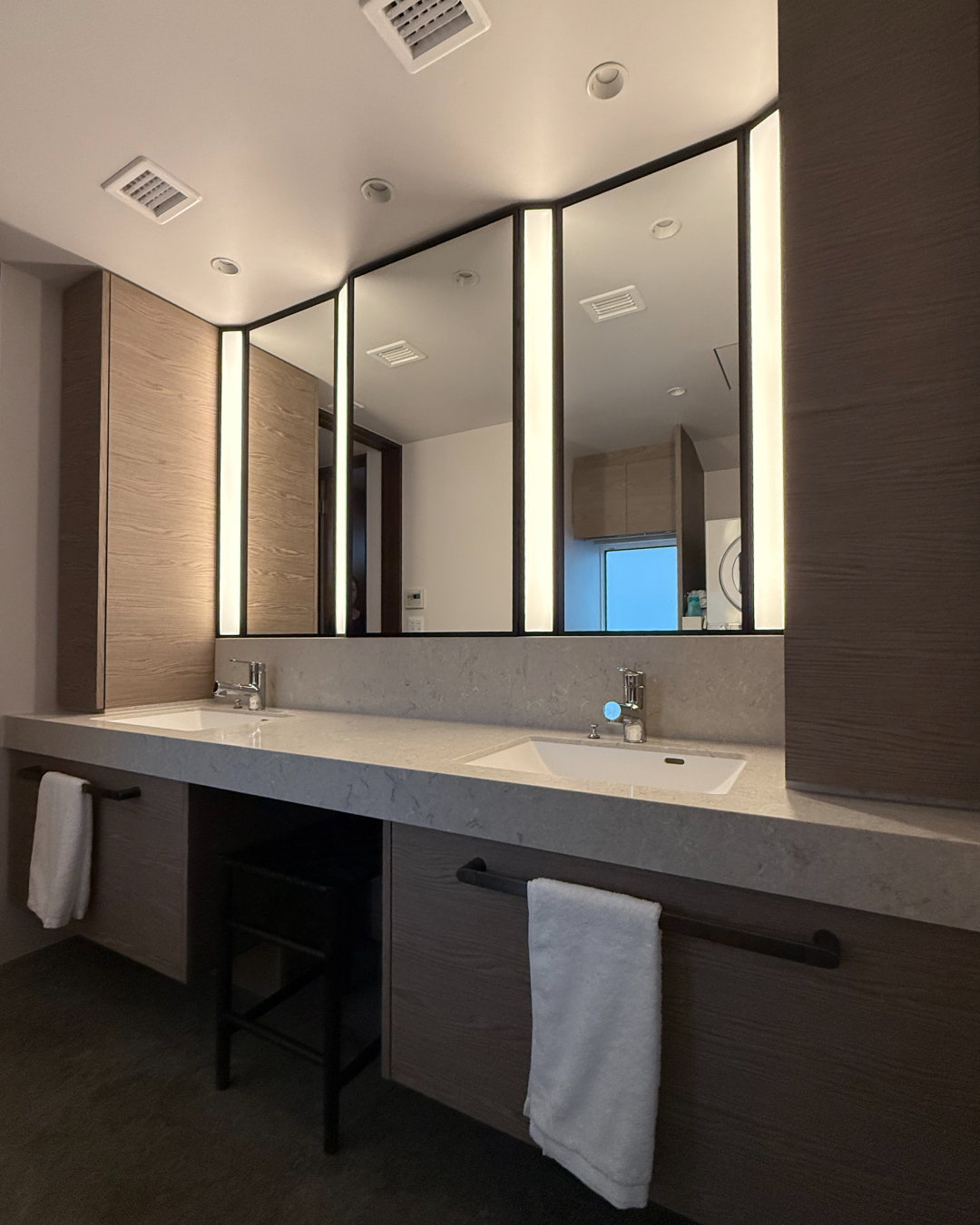 非日常を感じる洗面空間