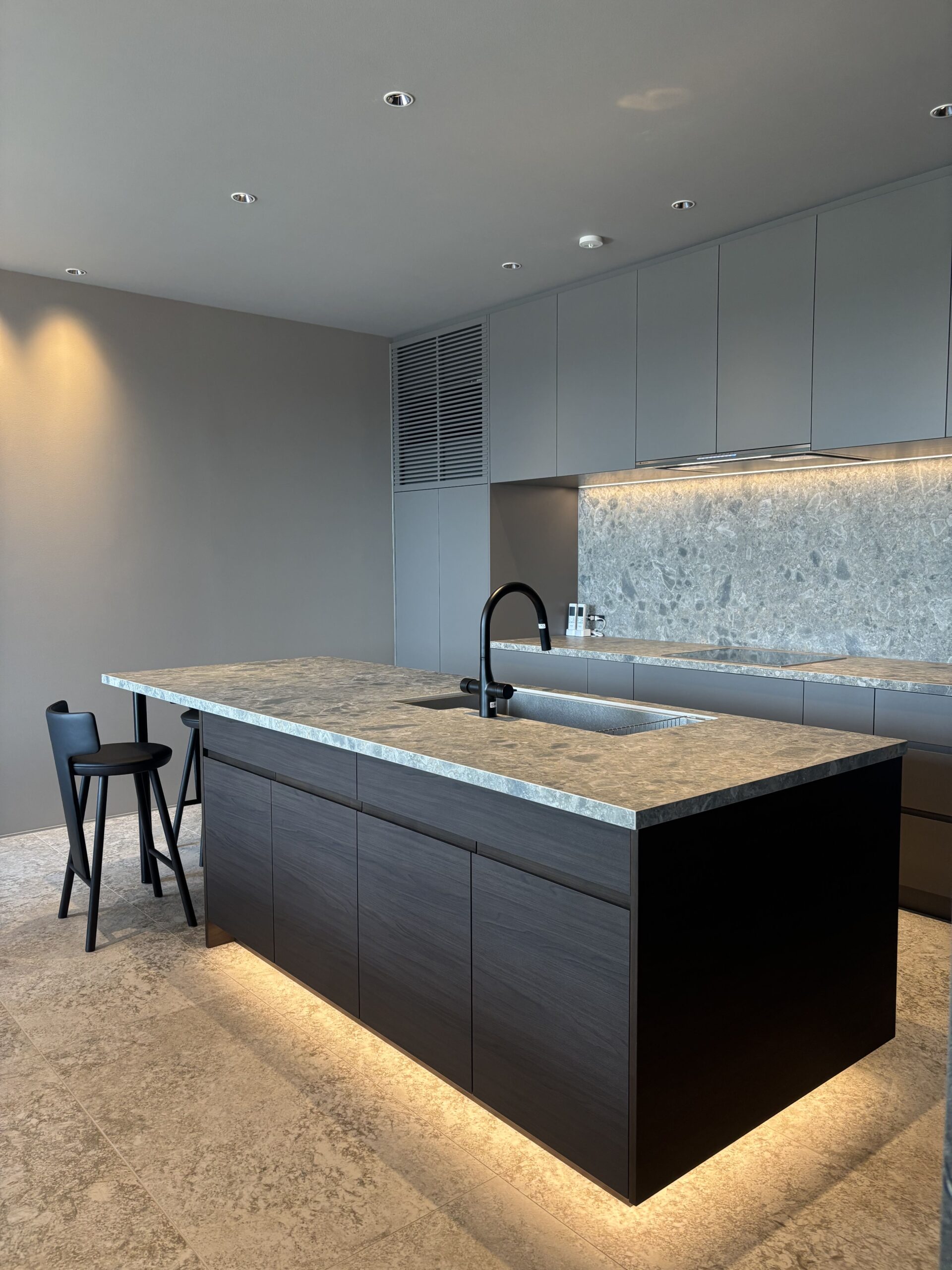 建築に溶け込むデザイン