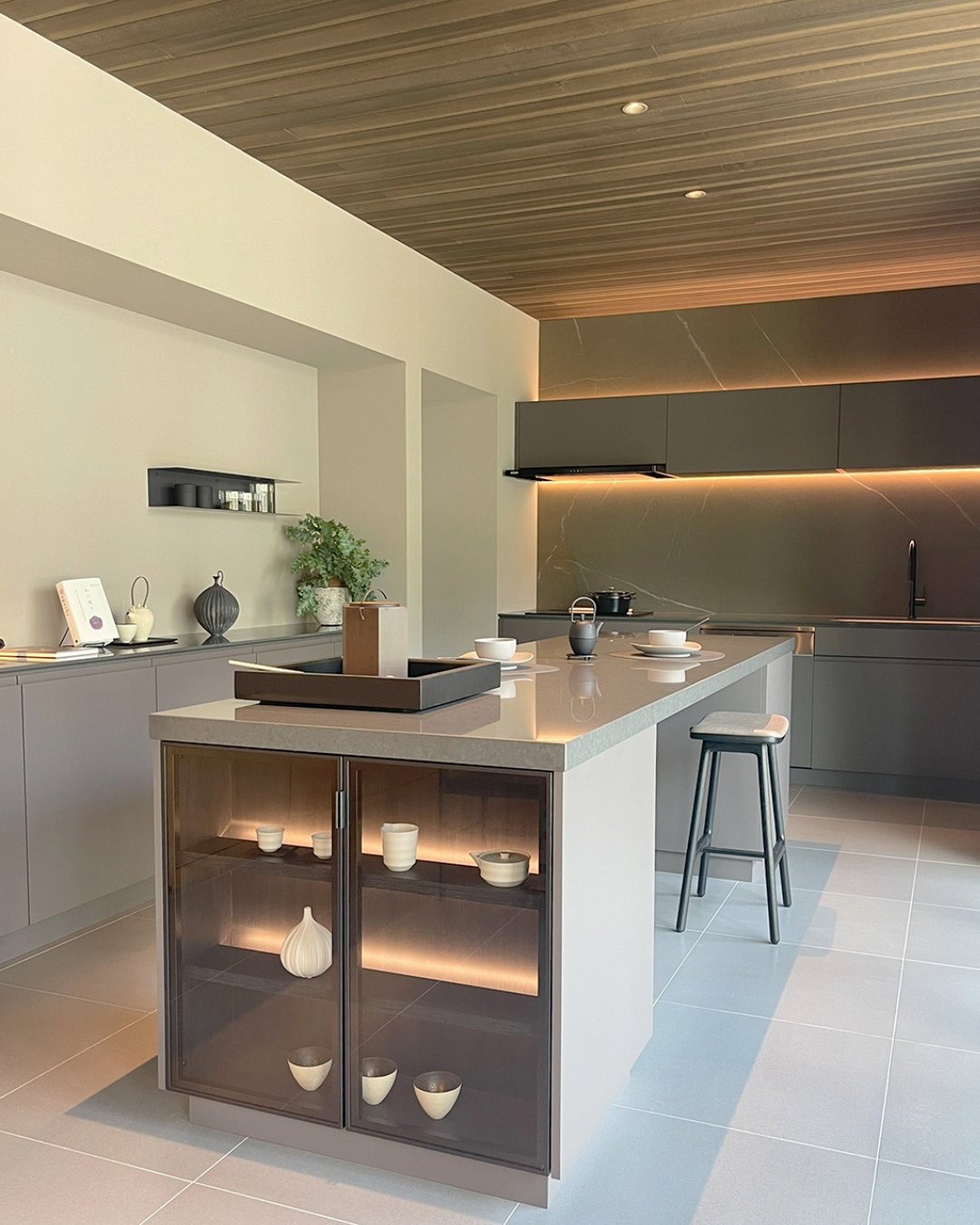 静寂さと温もりを感じられる和モダン空間