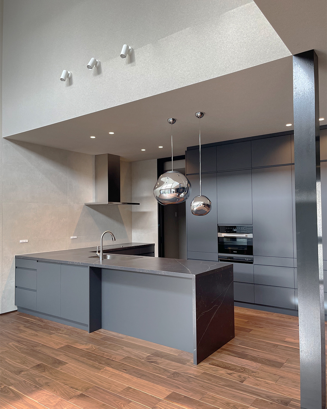 豊かな質感のイタリアモダン