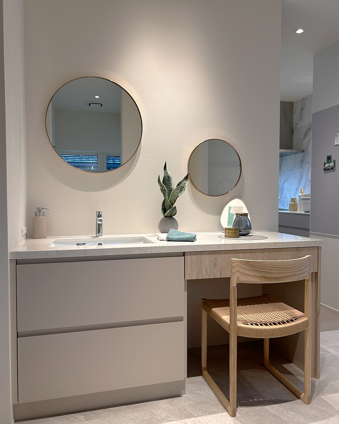 心を癒すドレッサー洗面