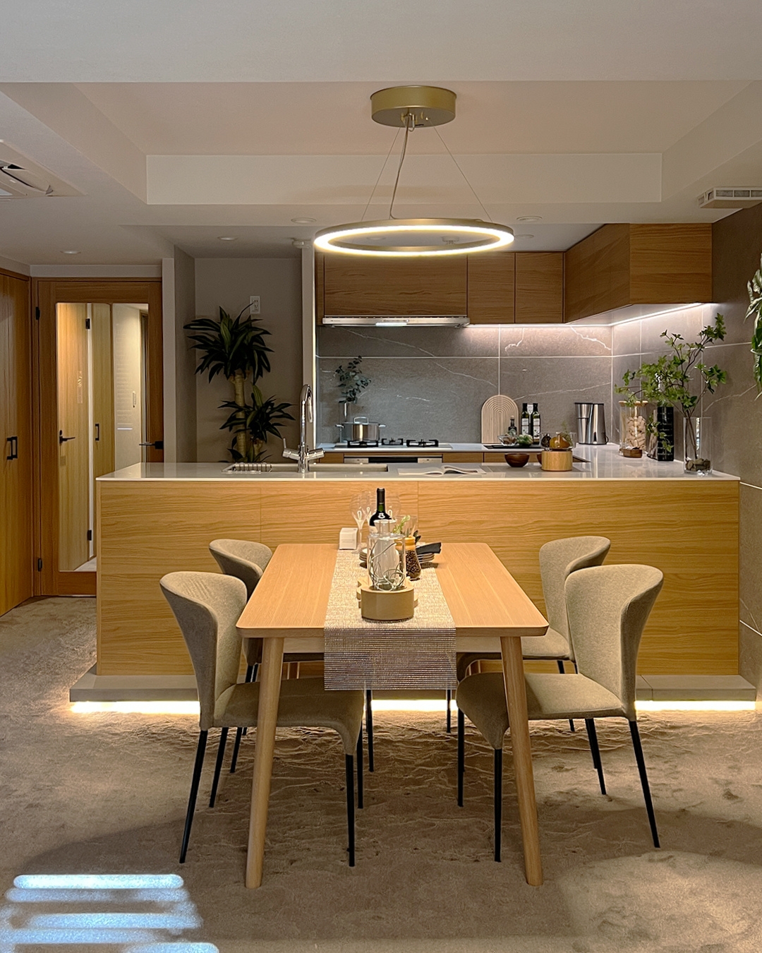 オークの温もりあふれるLDK空間