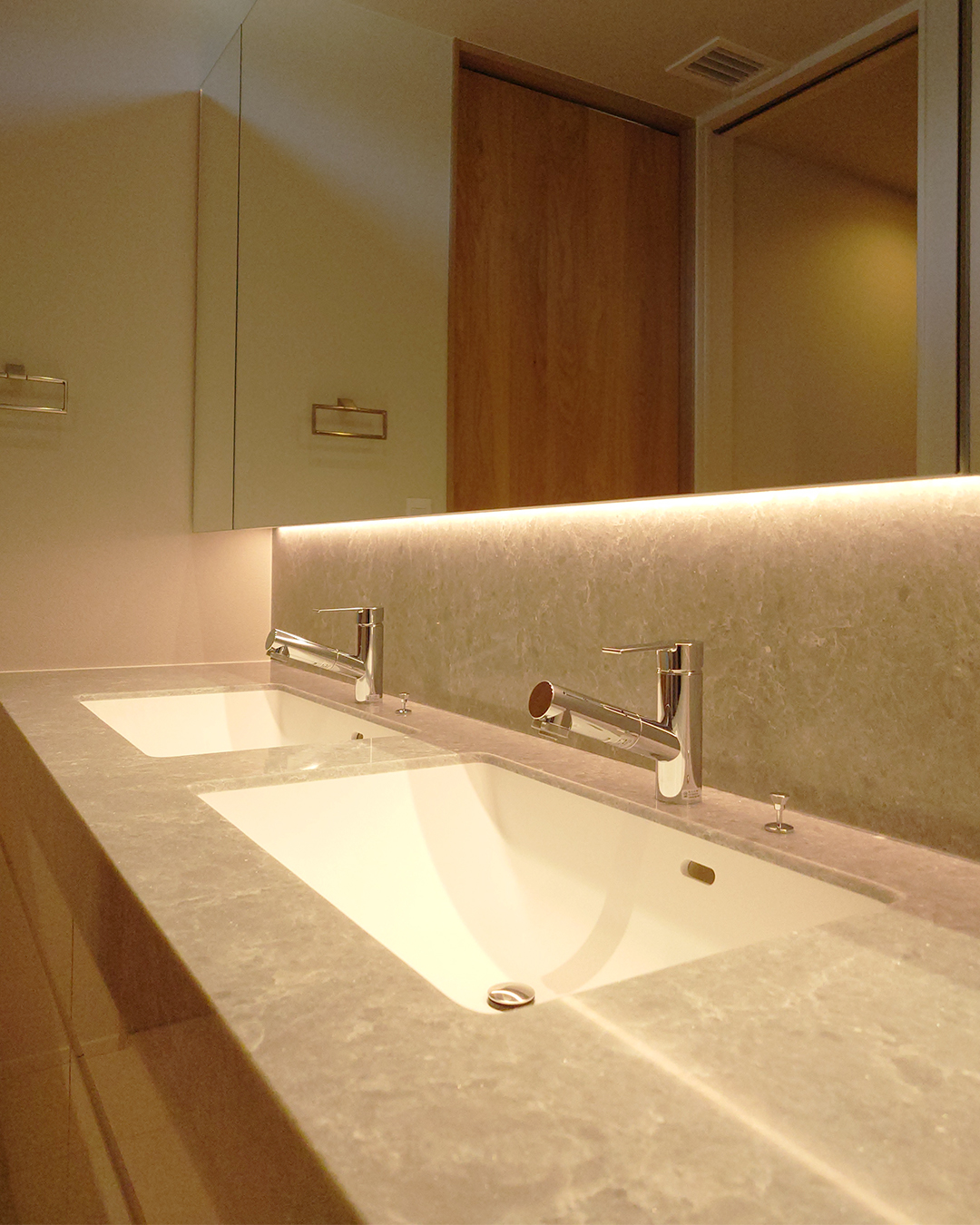 写真：やさしくきらめくホテルライク洗面