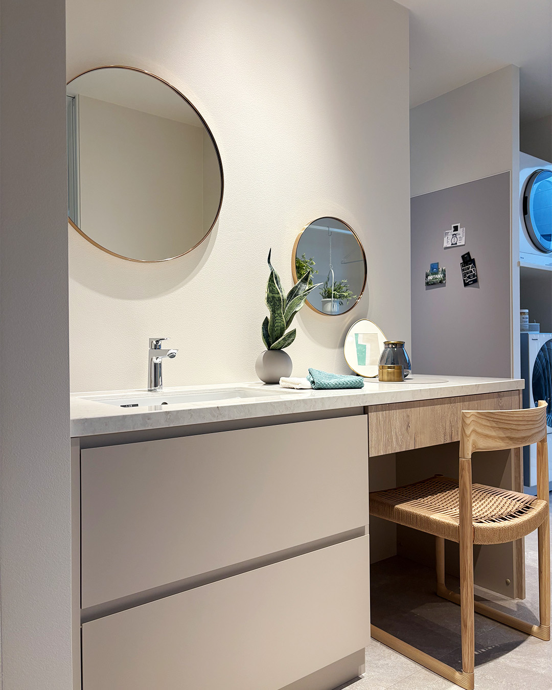 写真：心を癒すドレッサー洗面