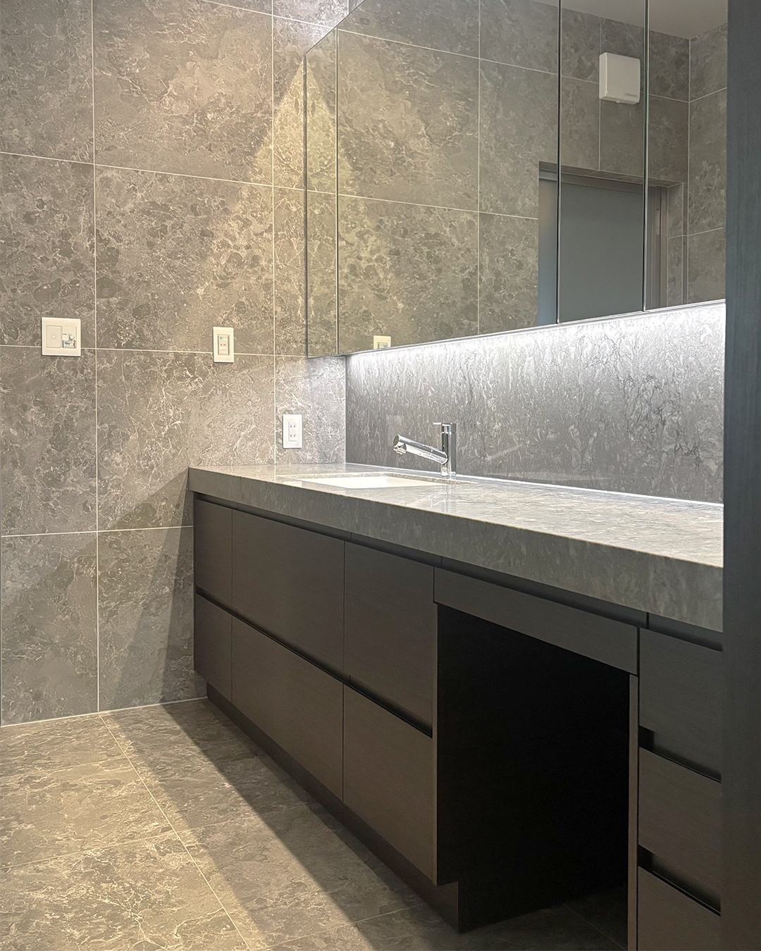 写真：気品あるラグジュアリー洗面