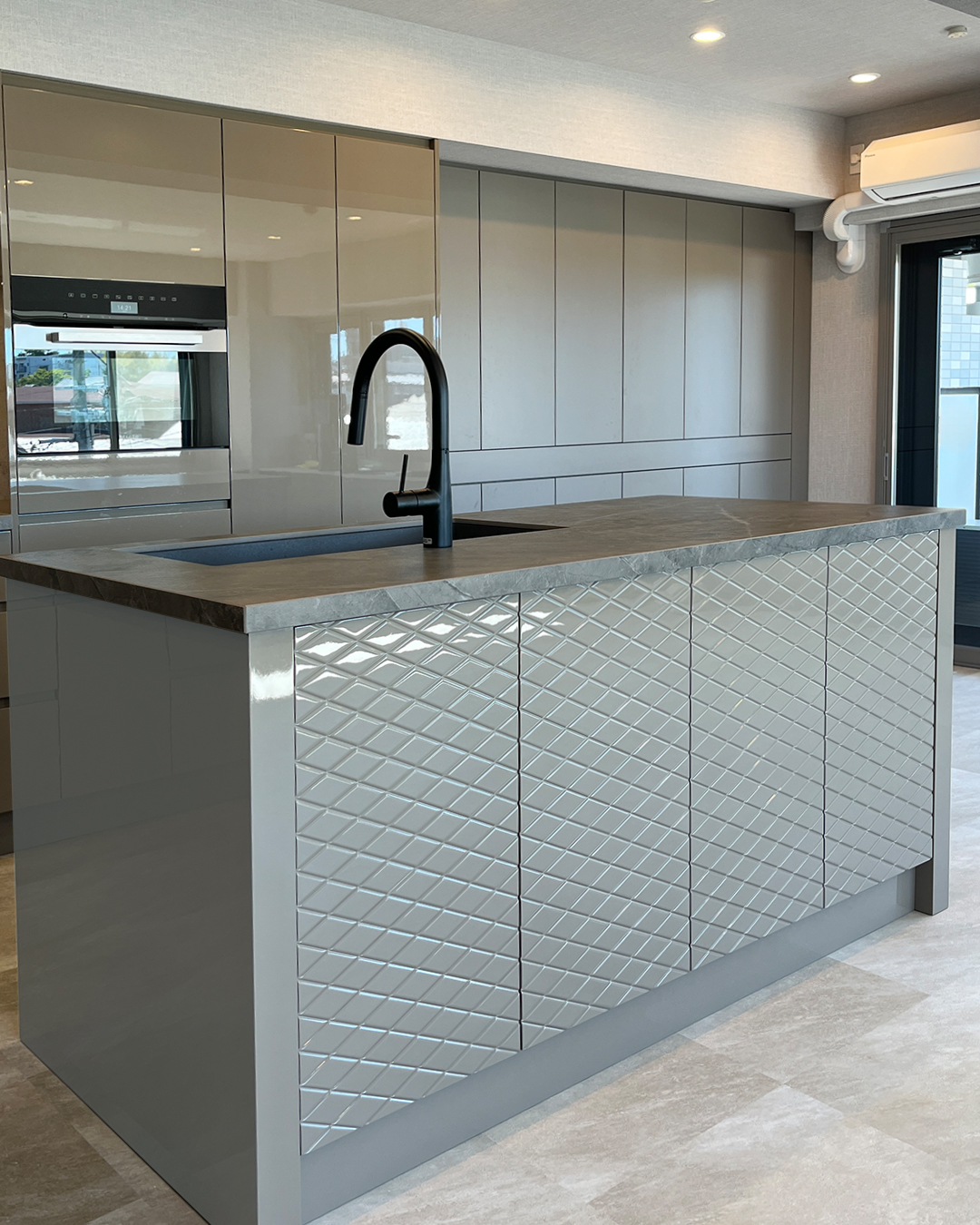 写真：艶と柄が生み出す陰影