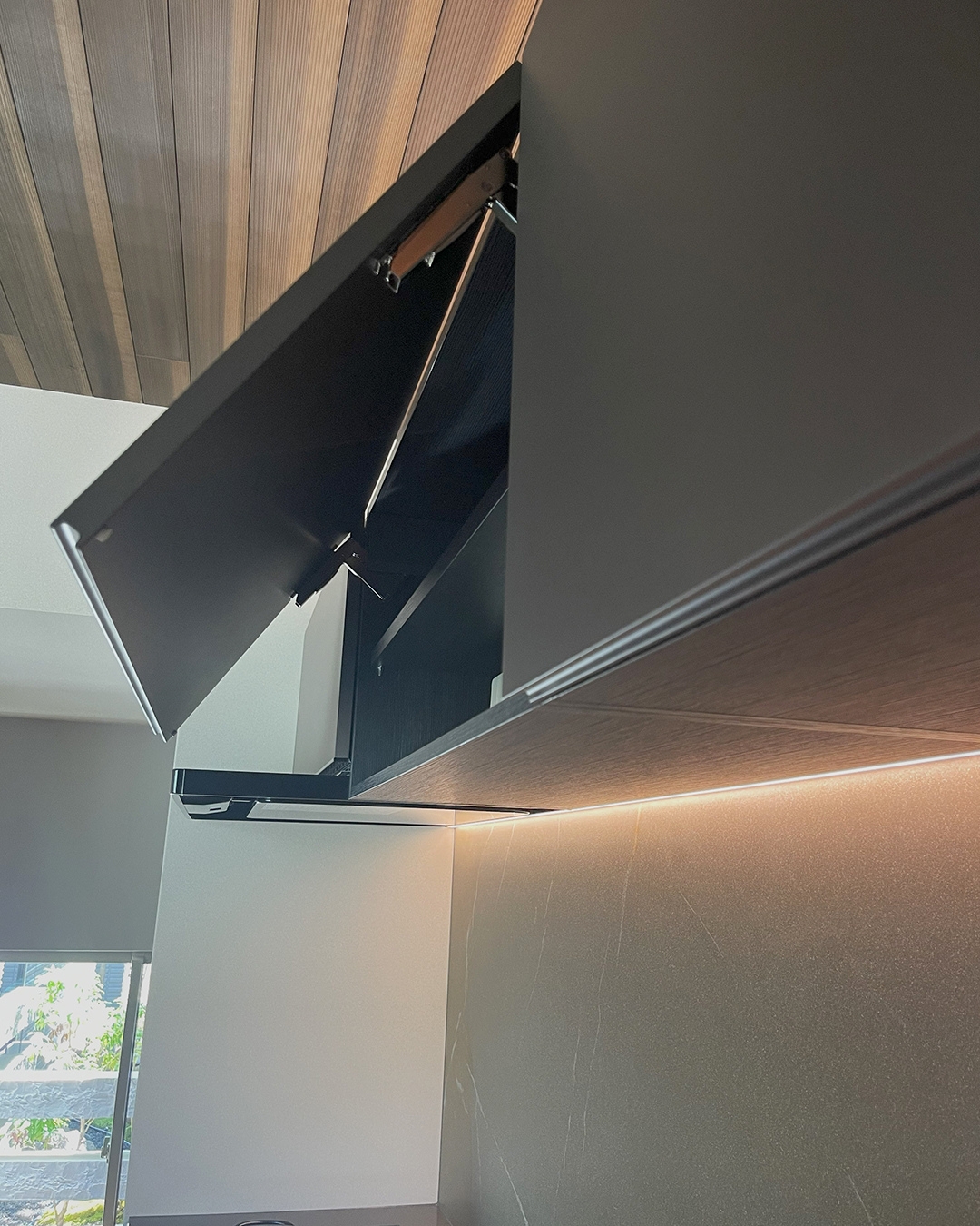 写真：静寂さと温もりを感じられる和モダン空間