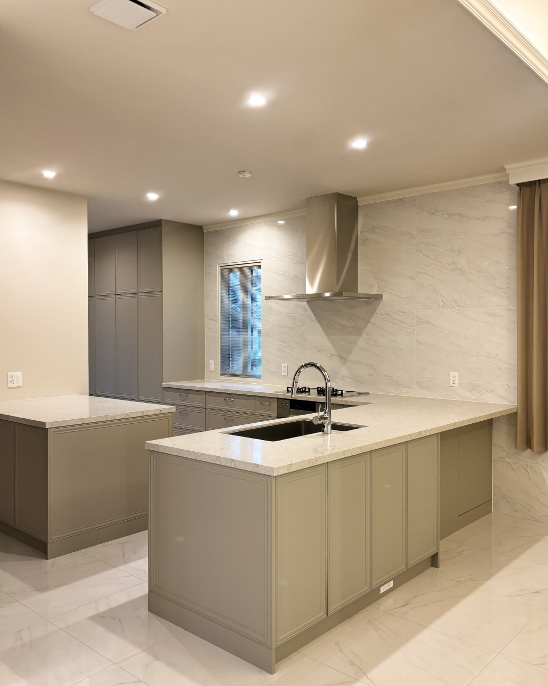 写真：優美な世界観が広がるキッチン