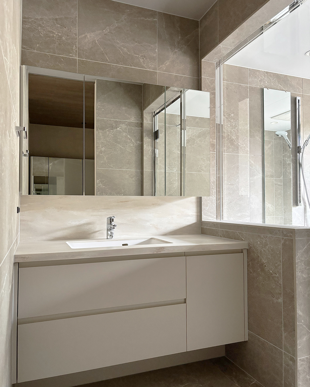 清潔感と上品さが美しい洗面