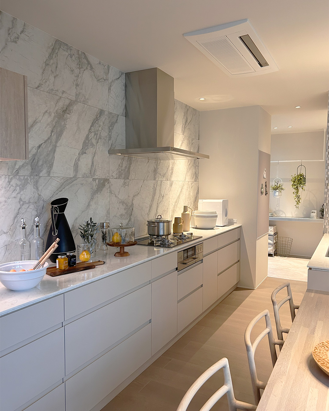 写真：温かな会話が生まれるキッチン