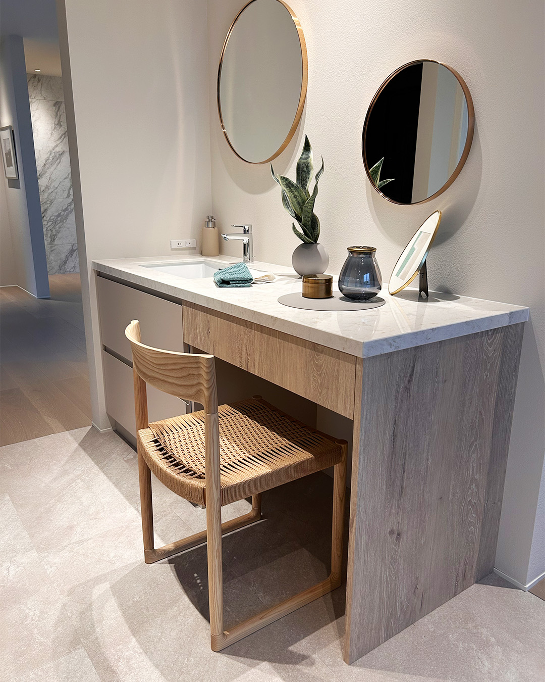 写真：心を癒すドレッサー洗面