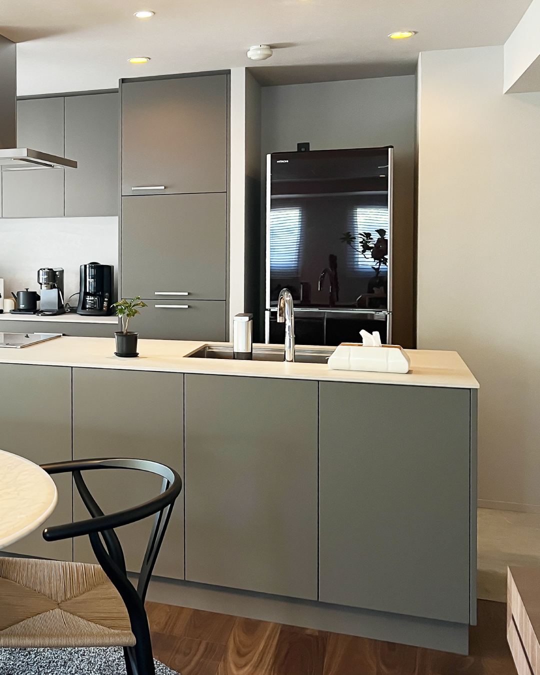 写真：温かな暮らしが広がるインテリア