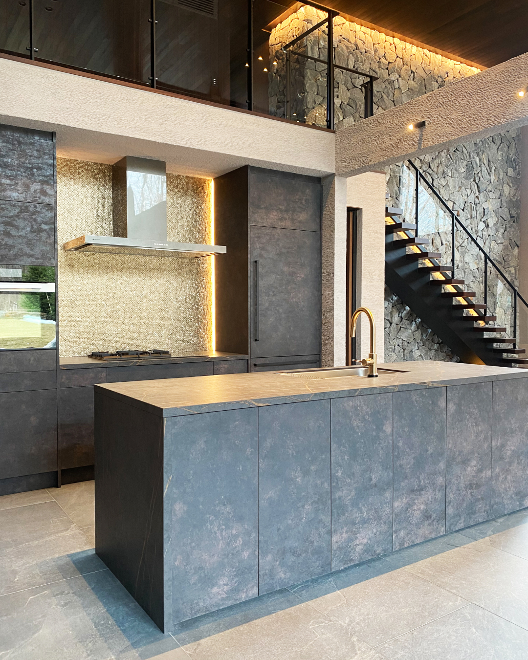 ラグジュアリーな異素材ミックス