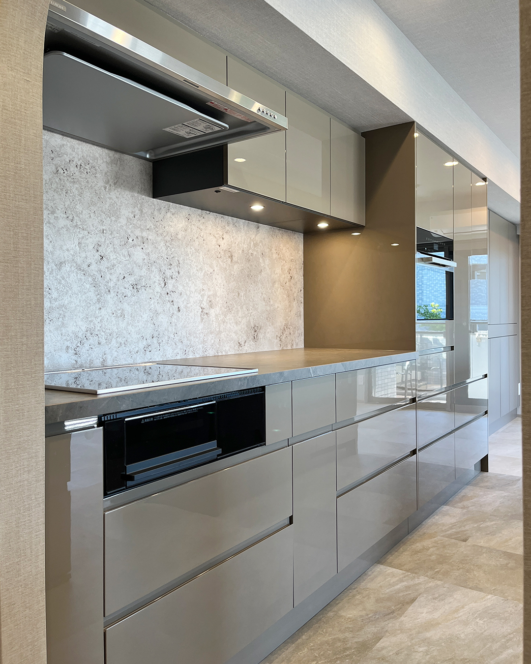 写真：艶と柄が生み出す陰影