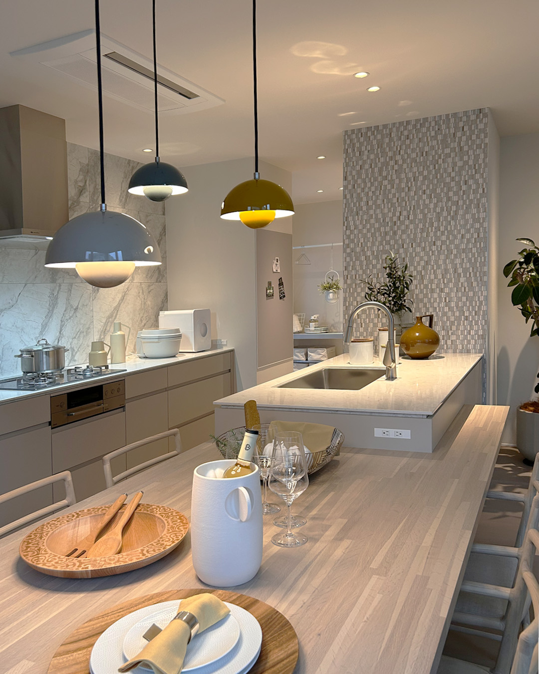 写真：温かな会話が生まれるキッチン