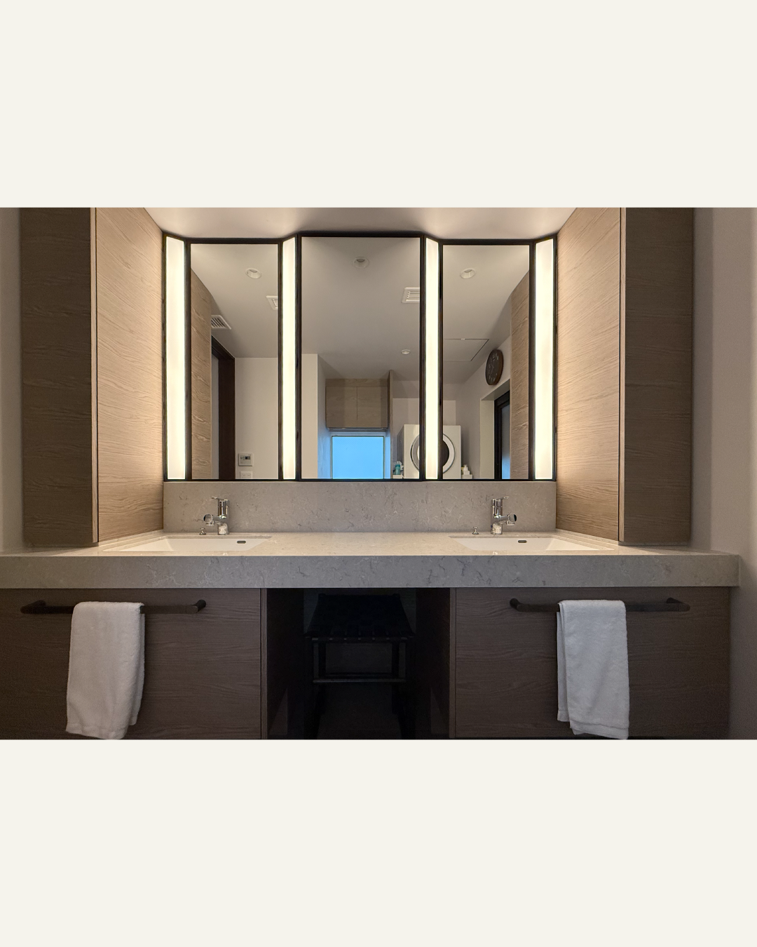 写真：非日常を感じる洗面空間